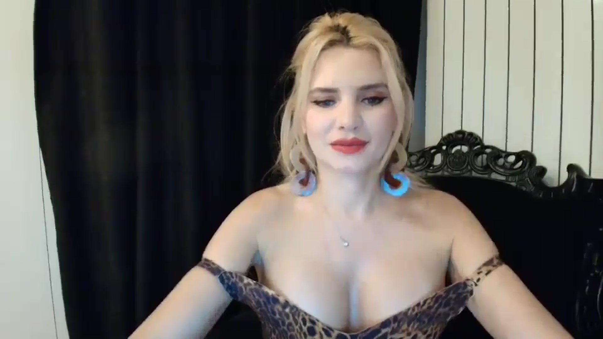 Gallery image thumbnail from Klarita_'s myfreecams stream on, 12/17/2024, 22:39 image 5 of 20