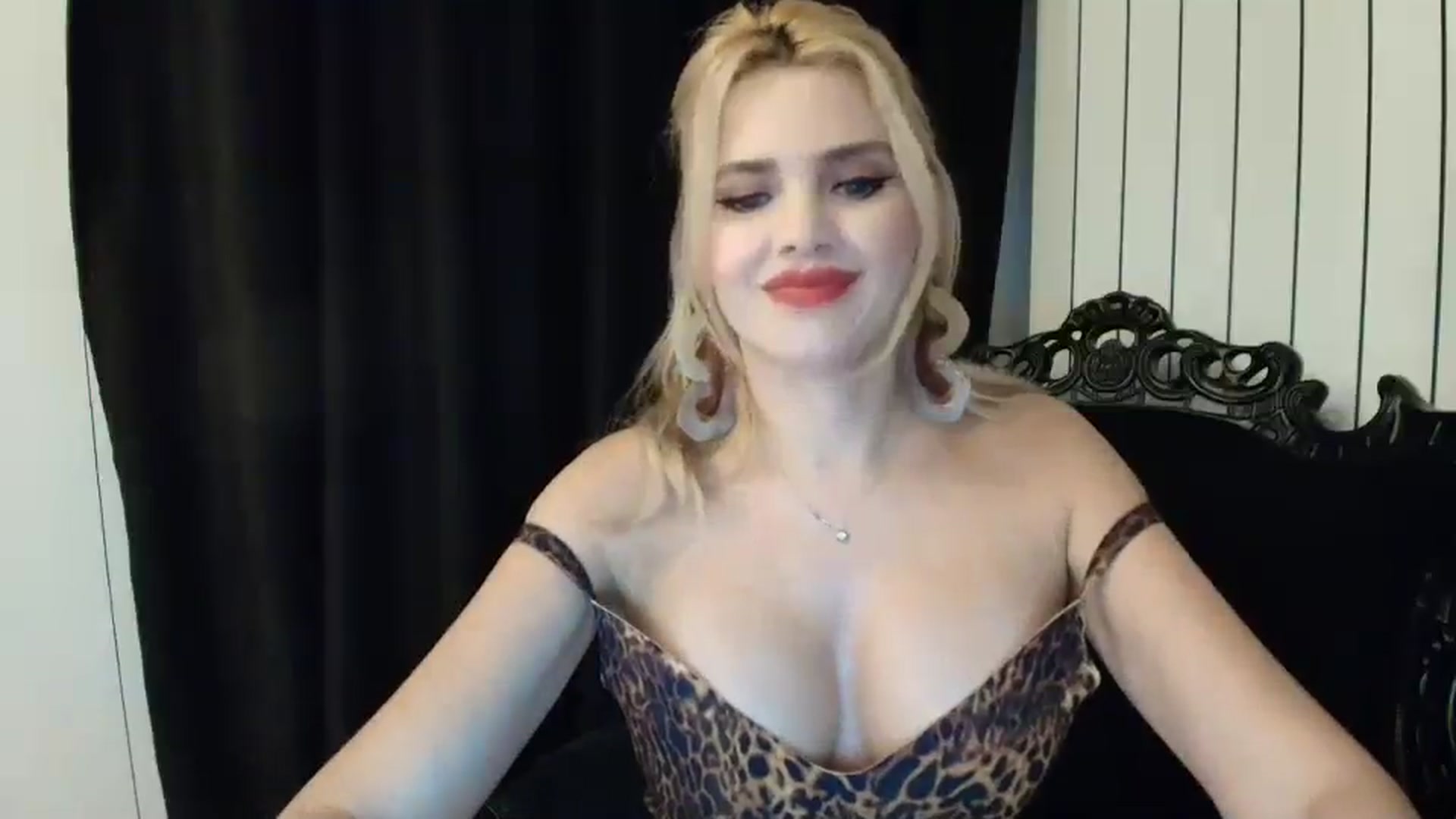 Gallery image thumbnail from Klarita_'s myfreecams stream on, 12/17/2024, 22:39 image 3 of 20