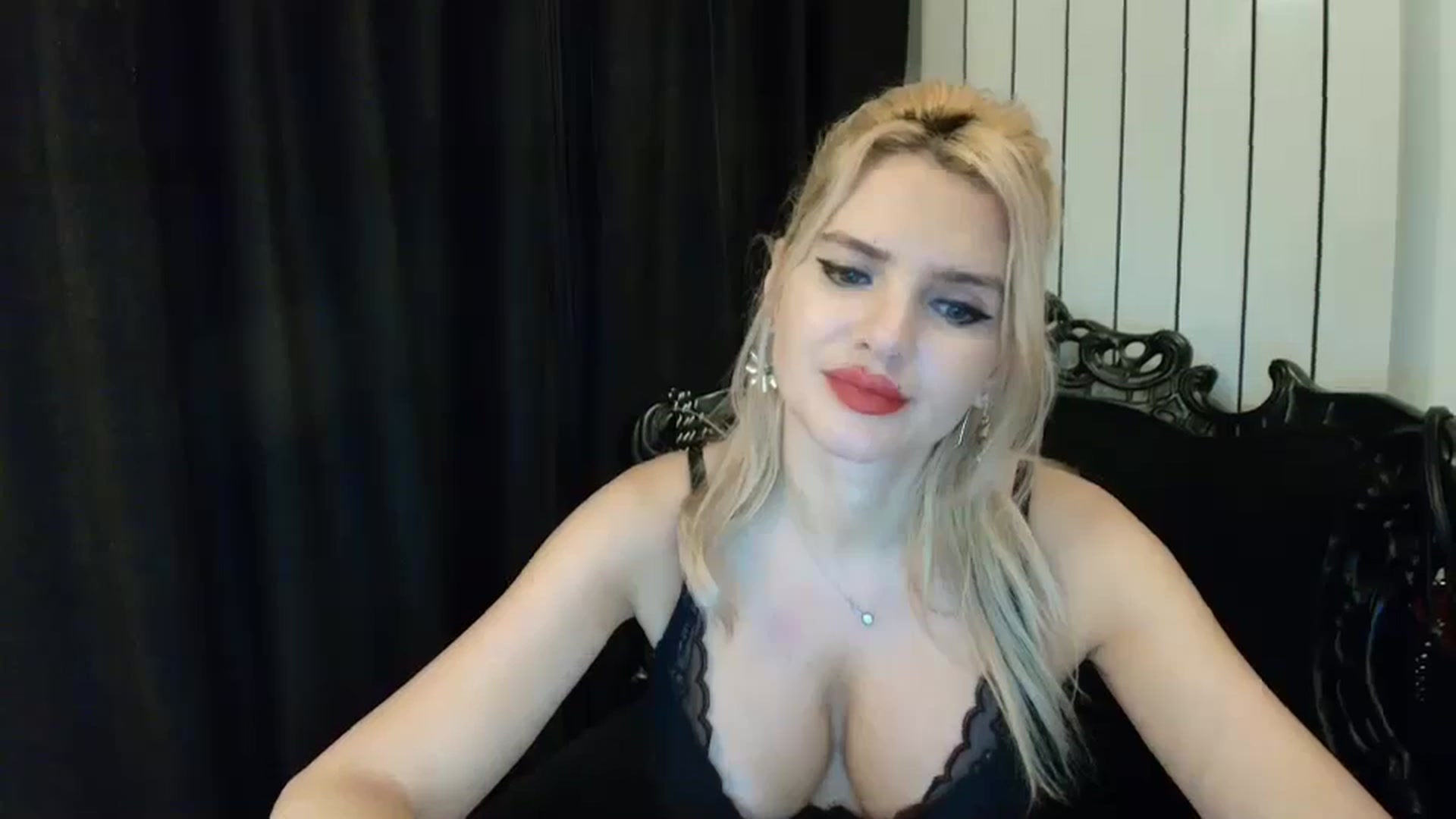 Gallery image thumbnail from Klarita_'s myfreecams stream on, 12/18/2024, 22:53 image 5 of 20