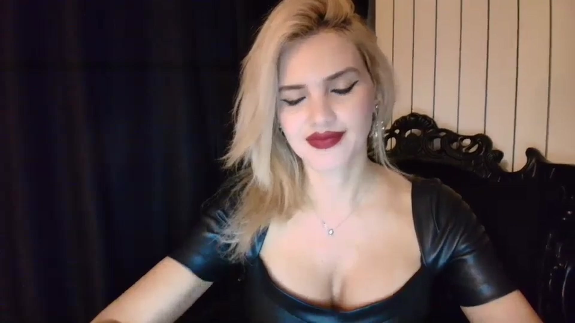 Gallery image thumbnail from Klarita_'s myfreecams stream on, 12/19/2024, 22:45 image 5 of 20