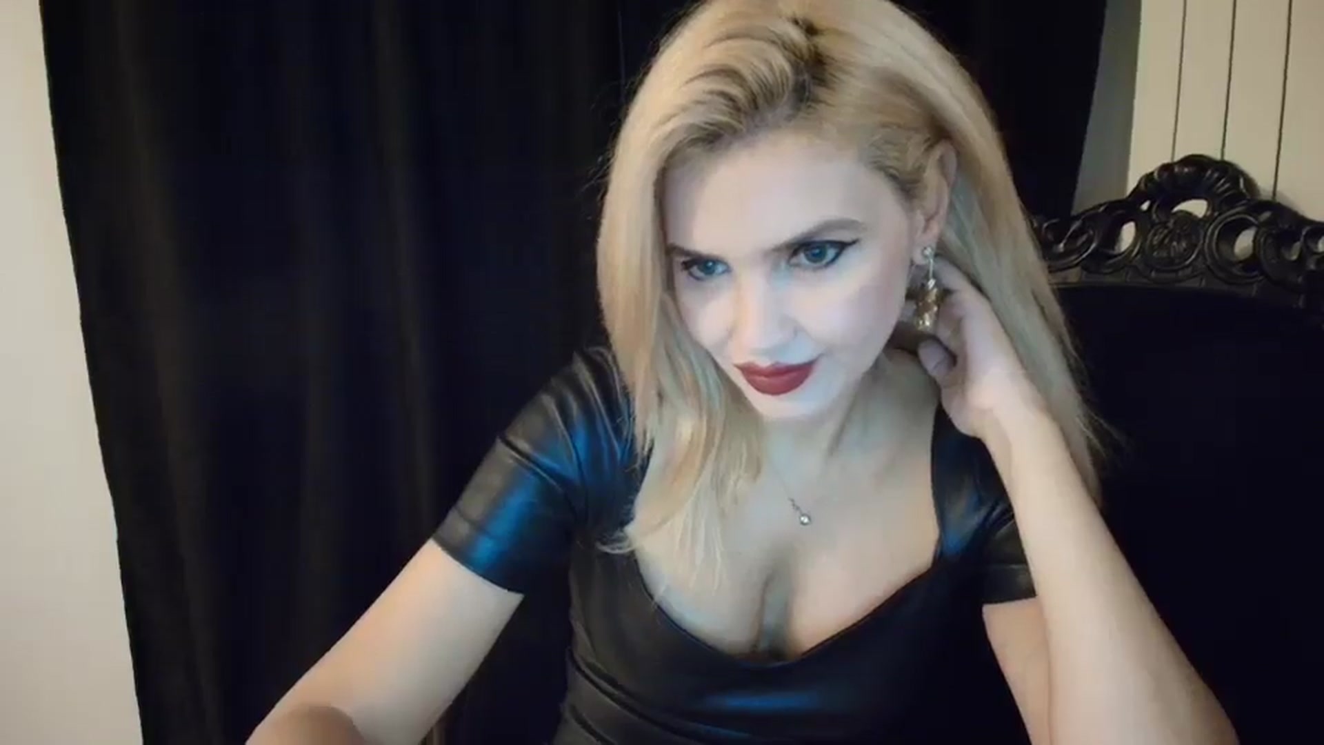 Gallery image thumbnail from Klarita_'s myfreecams stream on, 12/19/2024, 22:45 image 17 of 20