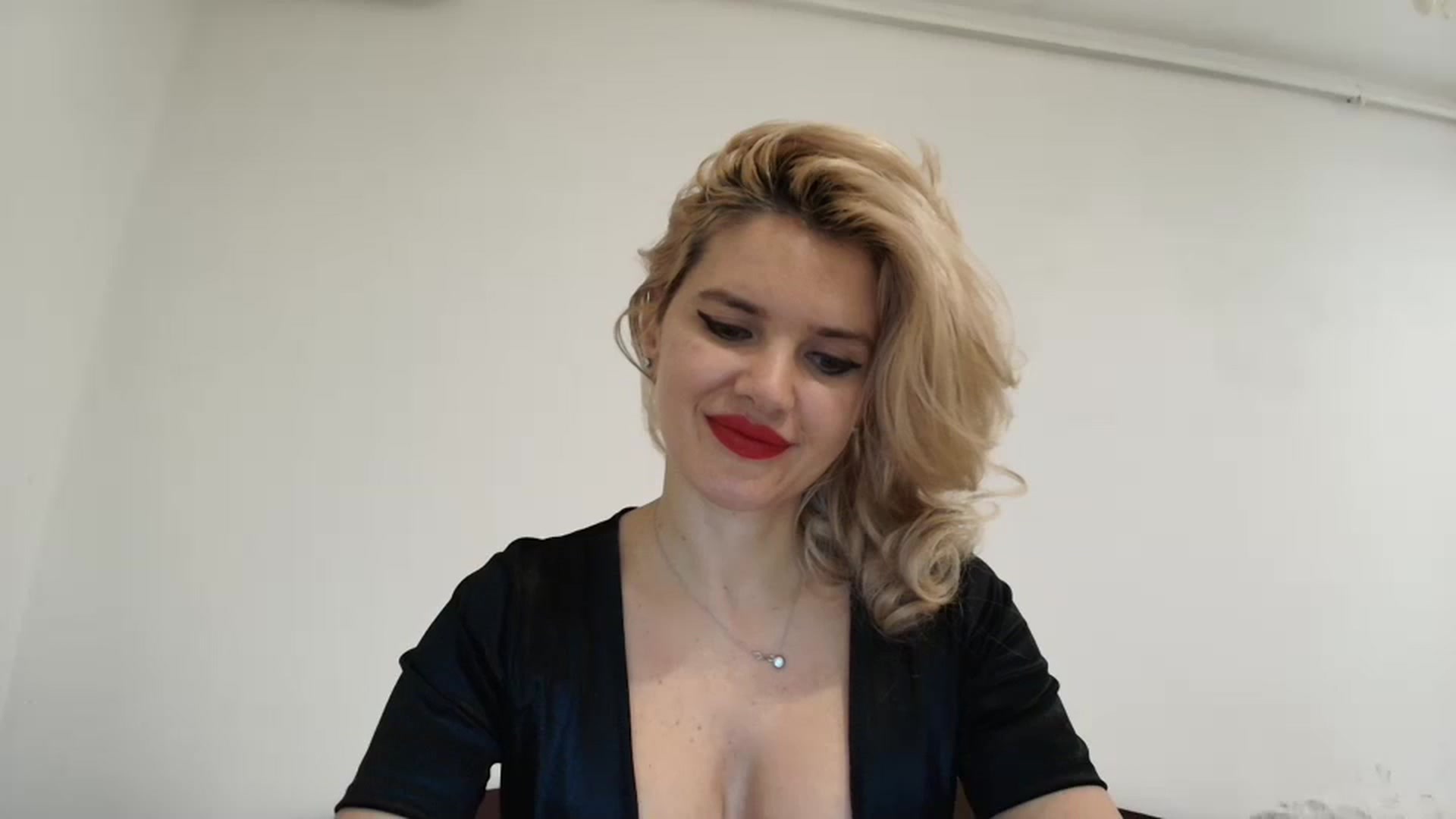 Gallery image thumbnail from Klarita_'s myfreecams stream on, 12/29/2024, 15:27 image 8 of 20