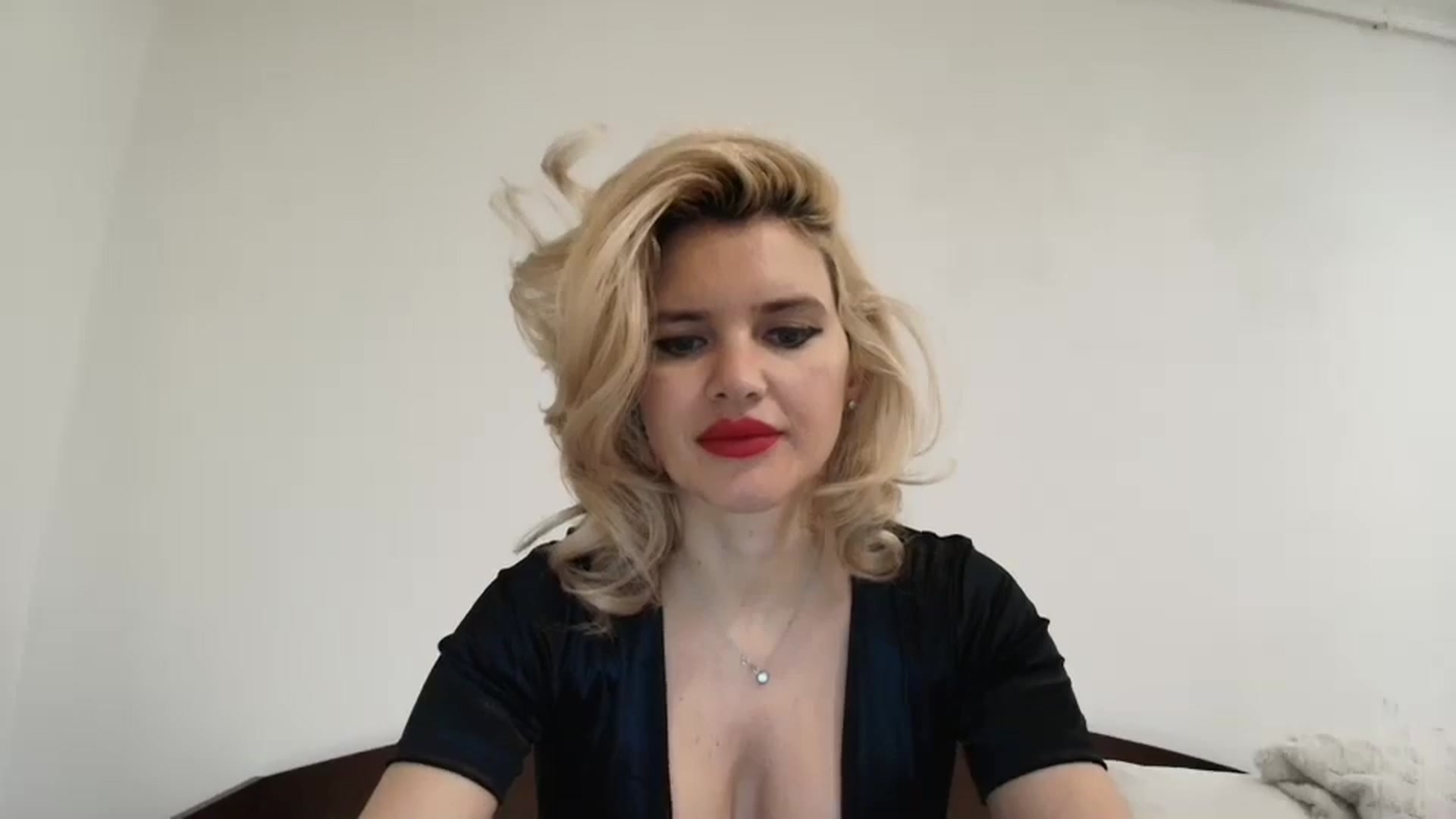 Gallery image thumbnail from Klarita_'s myfreecams stream on, 12/29/2024, 15:27 image 13 of 20