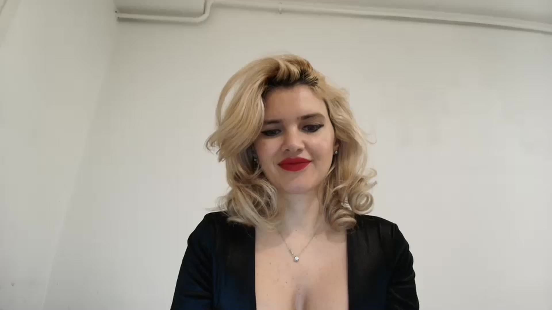 Gallery image thumbnail from Klarita_'s myfreecams stream on, 12/29/2024, 15:27 image 3 of 20