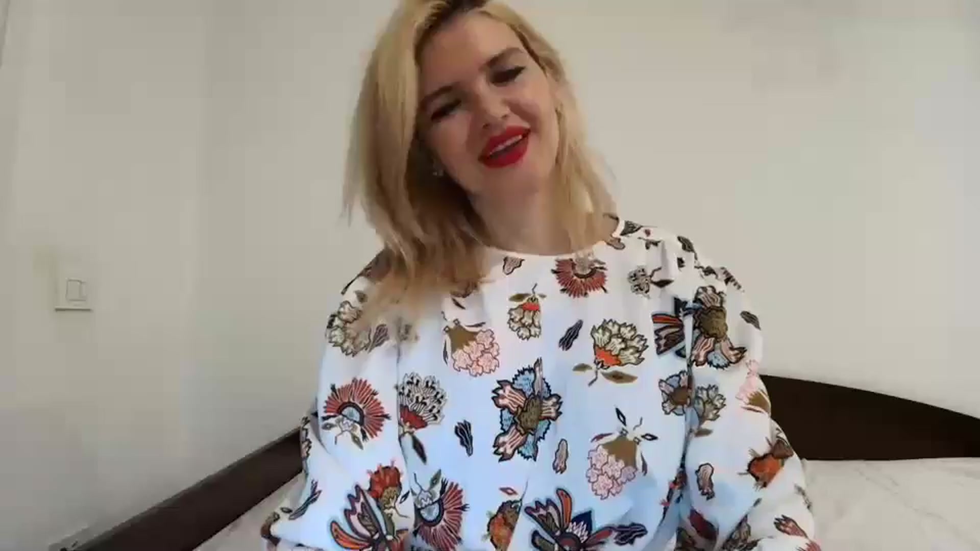 Gallery image thumbnail from Klarita_'s myfreecams stream on, 12/31/2024, 14:53 image 16 of 20