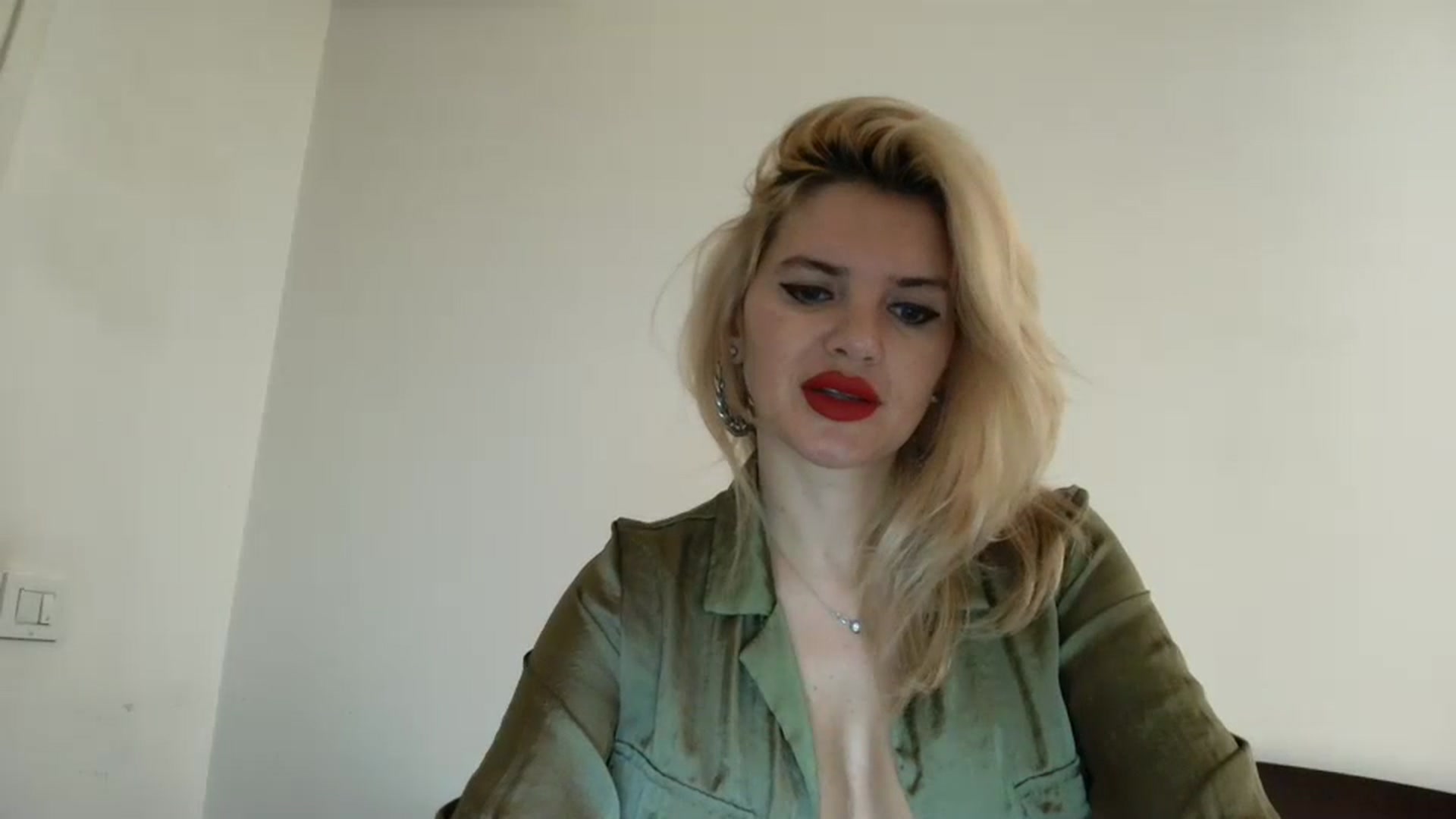 Gallery image thumbnail from Klarita_'s myfreecams stream on, 01/01/2025, 21:52 image 18 of 20