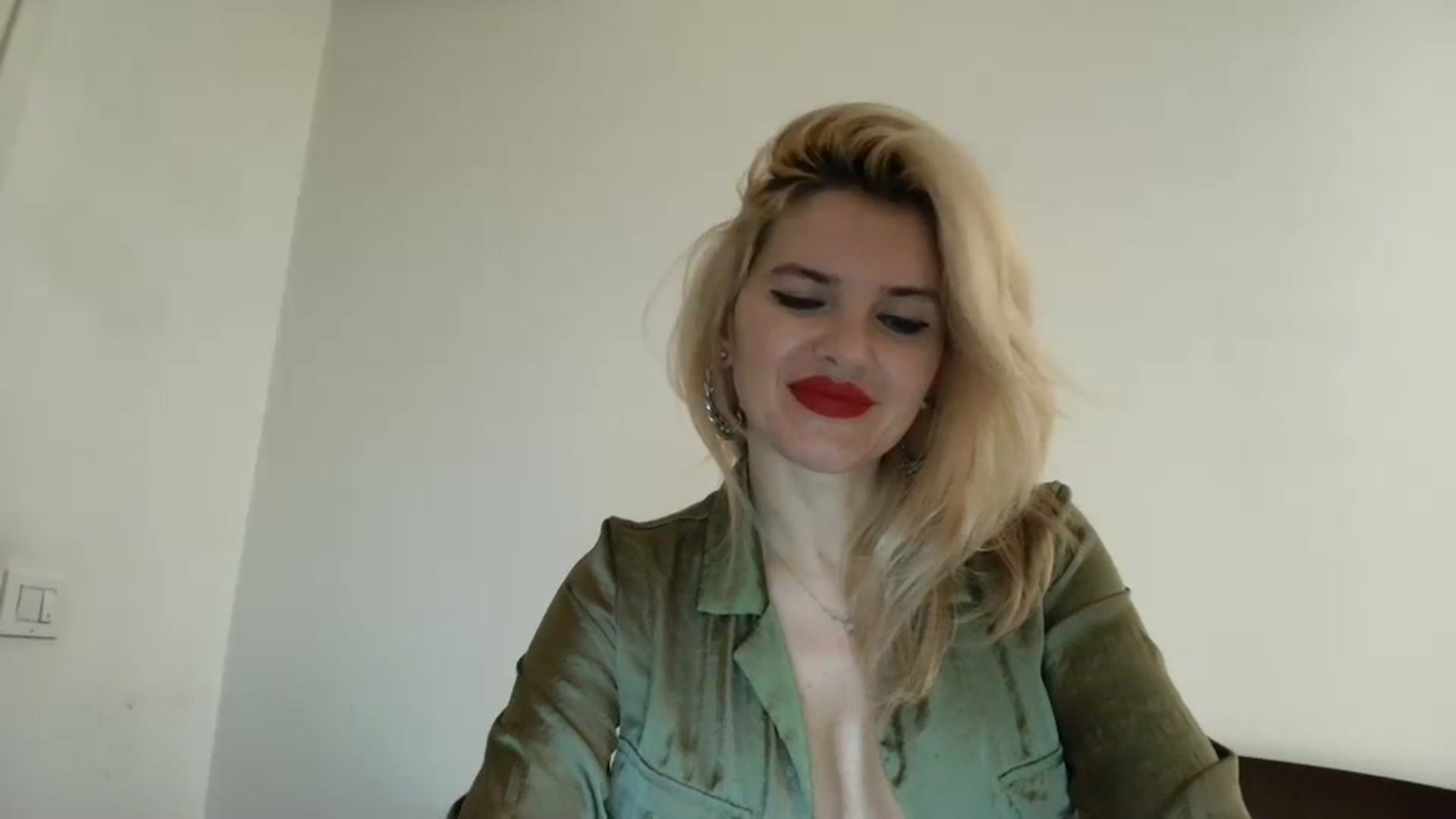 Gallery image thumbnail from Klarita_'s myfreecams stream on, 01/01/2025, 21:52 image 19 of 20