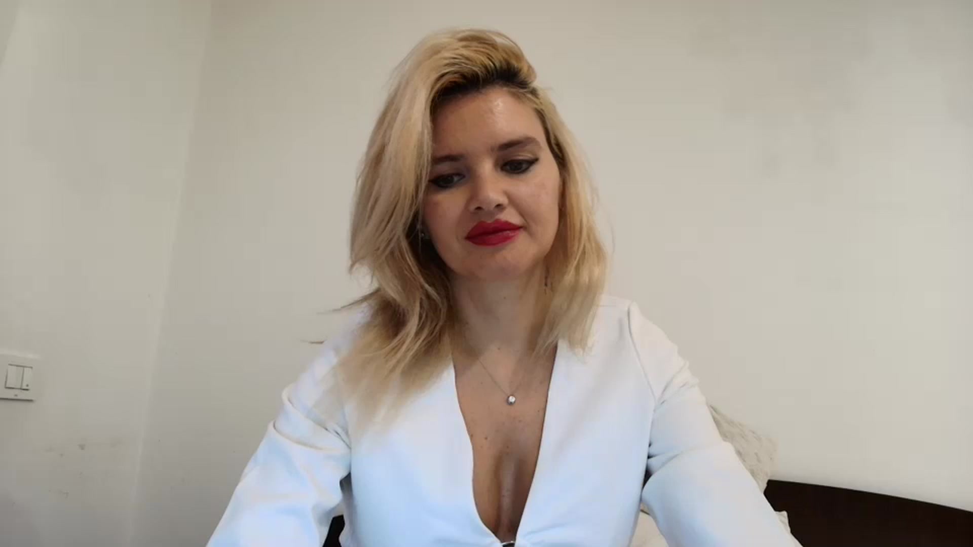 Gallery image thumbnail from Klarita_'s myfreecams stream on, 01/03/2025, 15:13 image 1 of 20