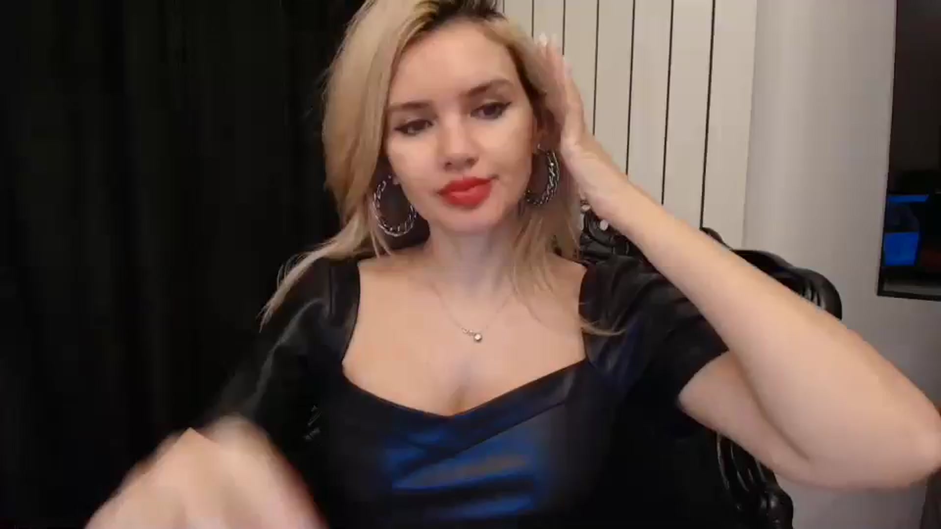 Gallery image thumbnail from Klarita_'s myfreecams stream on, 01/06/2025, 22:39 image 18 of 20