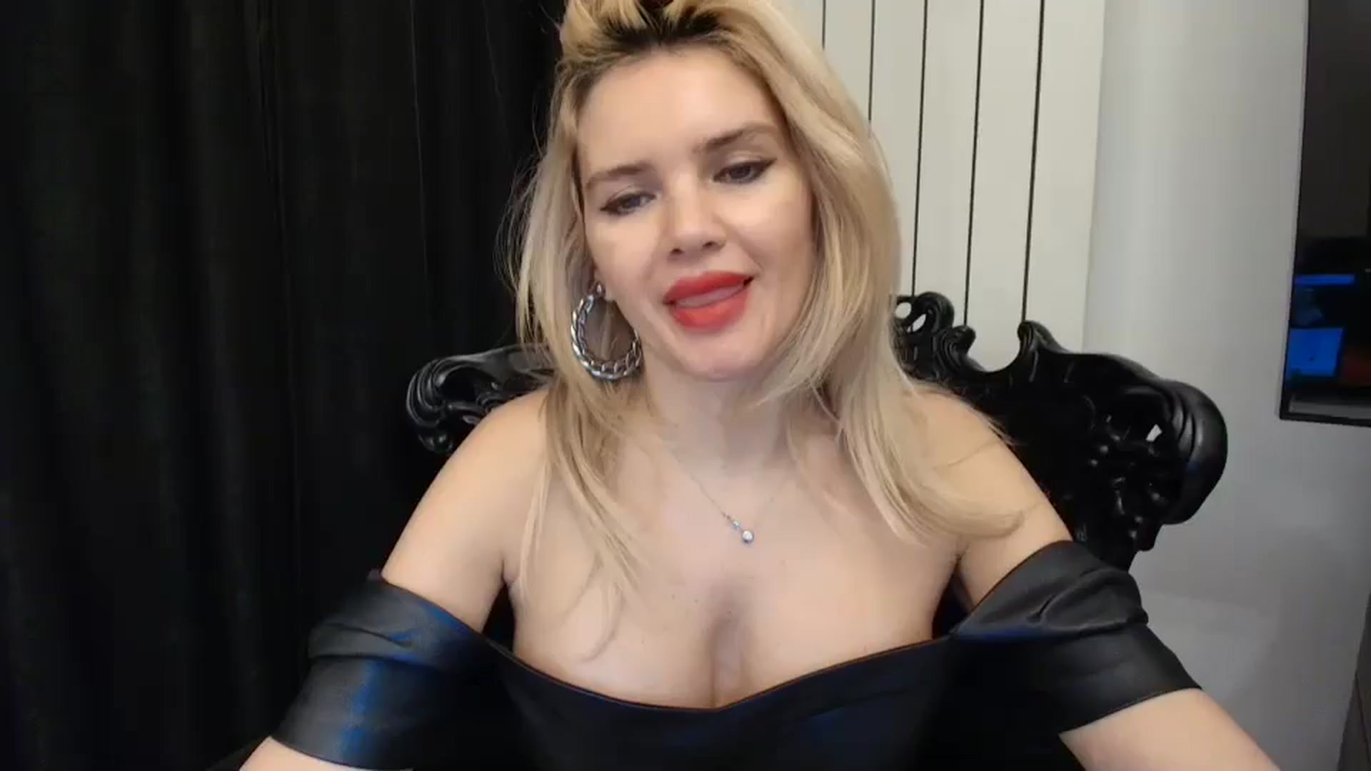 Gallery image thumbnail from Klarita_'s myfreecams stream on, 01/06/2025, 22:39 image 19 of 20