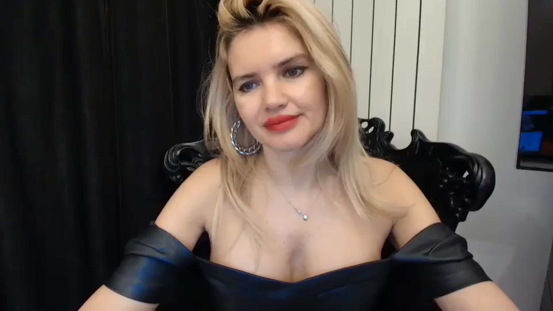 Gallery image thumbnail from Klarita_'s myfreecams stream on, 01/06/2025, 22:39 image 20 of 20