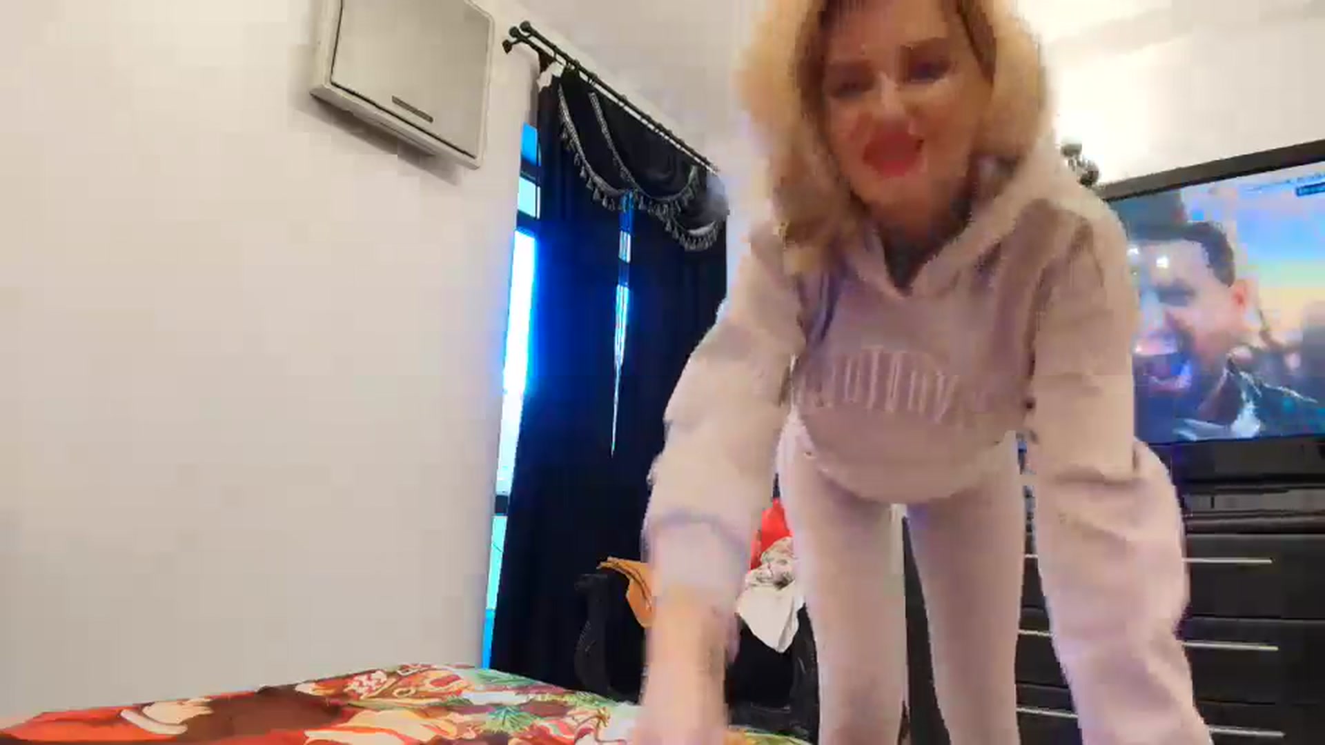 Gallery image thumbnail from Klarita_'s myfreecams stream on, 01/11/2025, 11:35 image 3 of 20