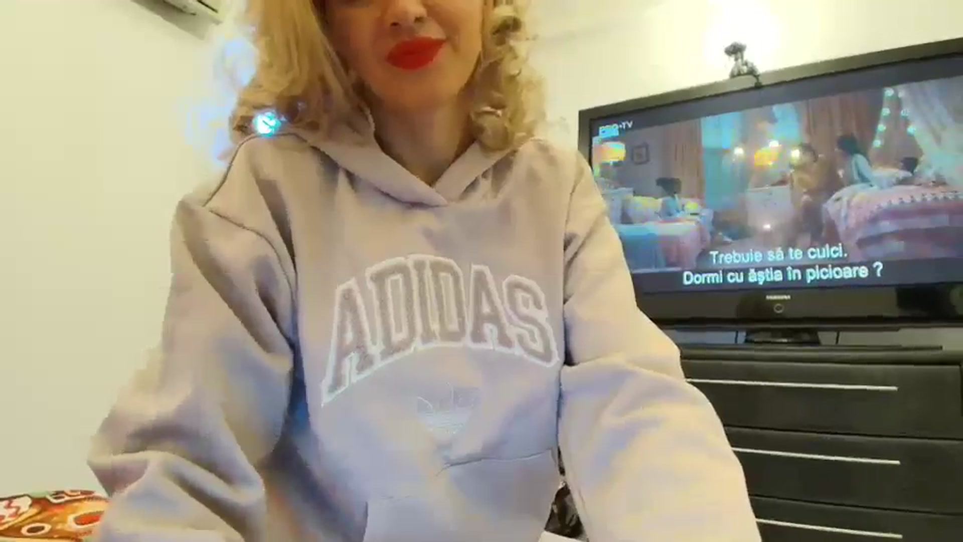 Gallery image thumbnail from Klarita_'s myfreecams stream on, 01/11/2025, 11:35 image 5 of 20
