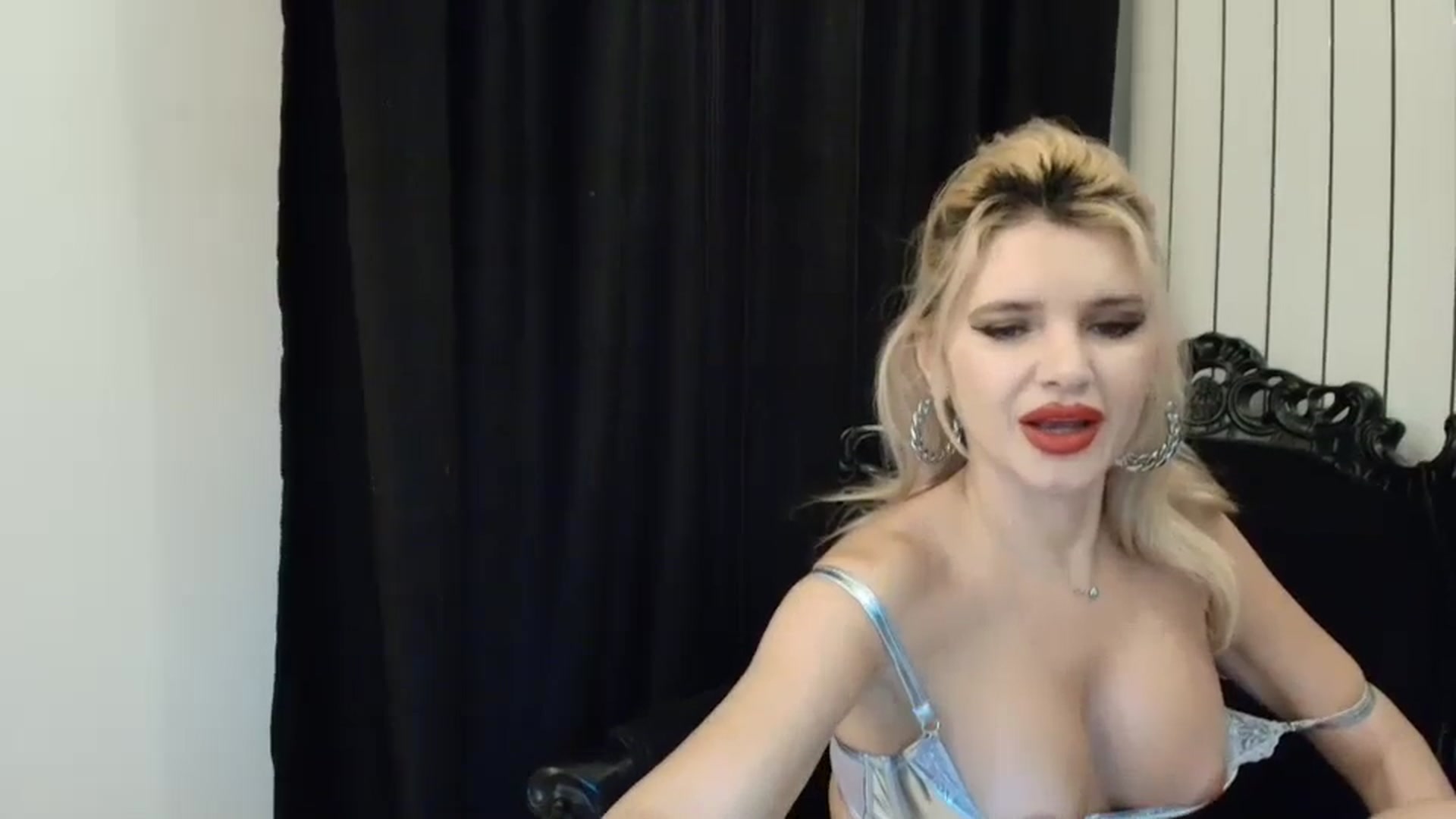 Gallery image thumbnail from Klarita_'s myfreecams stream on, 01/15/2025, 22:37 image 13 of 20
