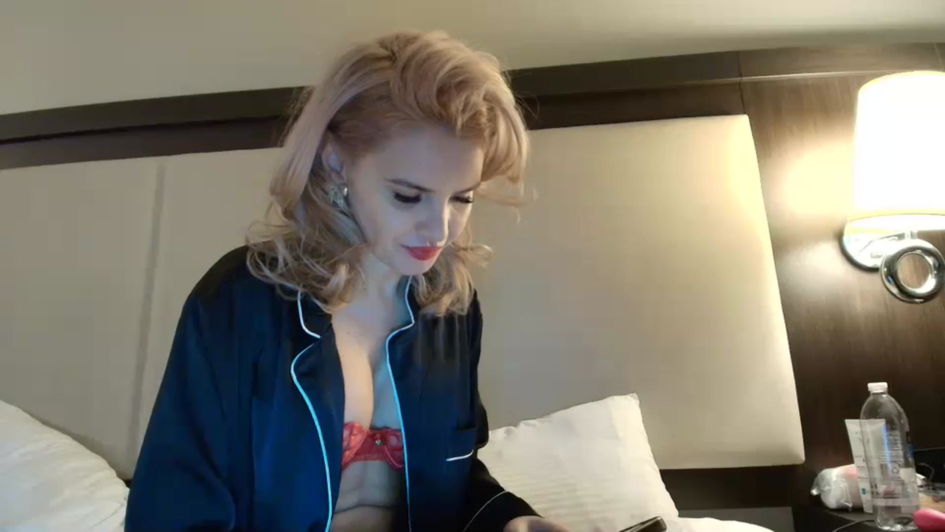 Gallery image thumbnail from Klarita_'s myfreecams stream on, 01/25/2025, 20:35 image 4 of 20