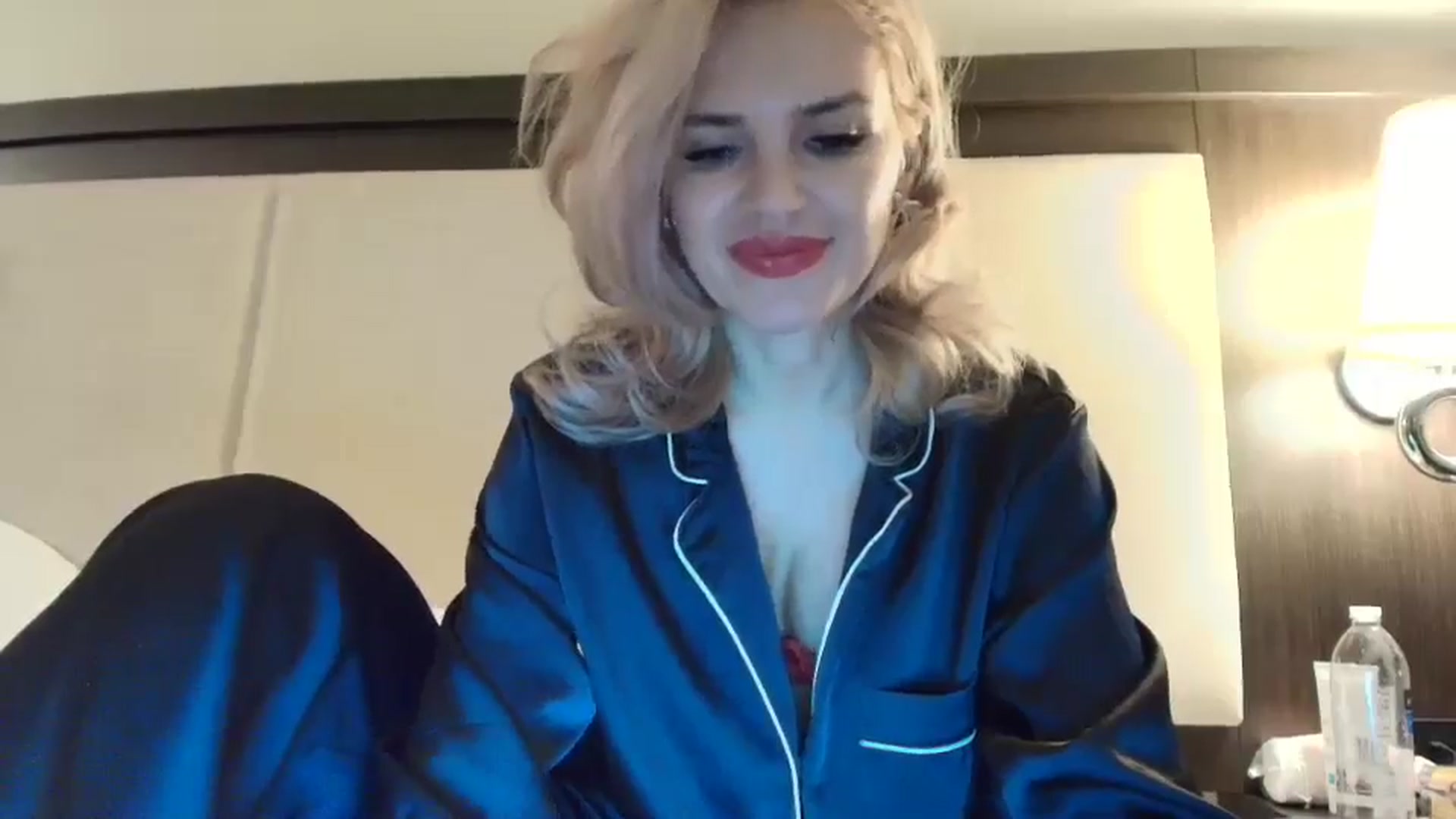 Gallery image thumbnail from Klarita_'s myfreecams stream on, 01/25/2025, 20:35 image 8 of 20