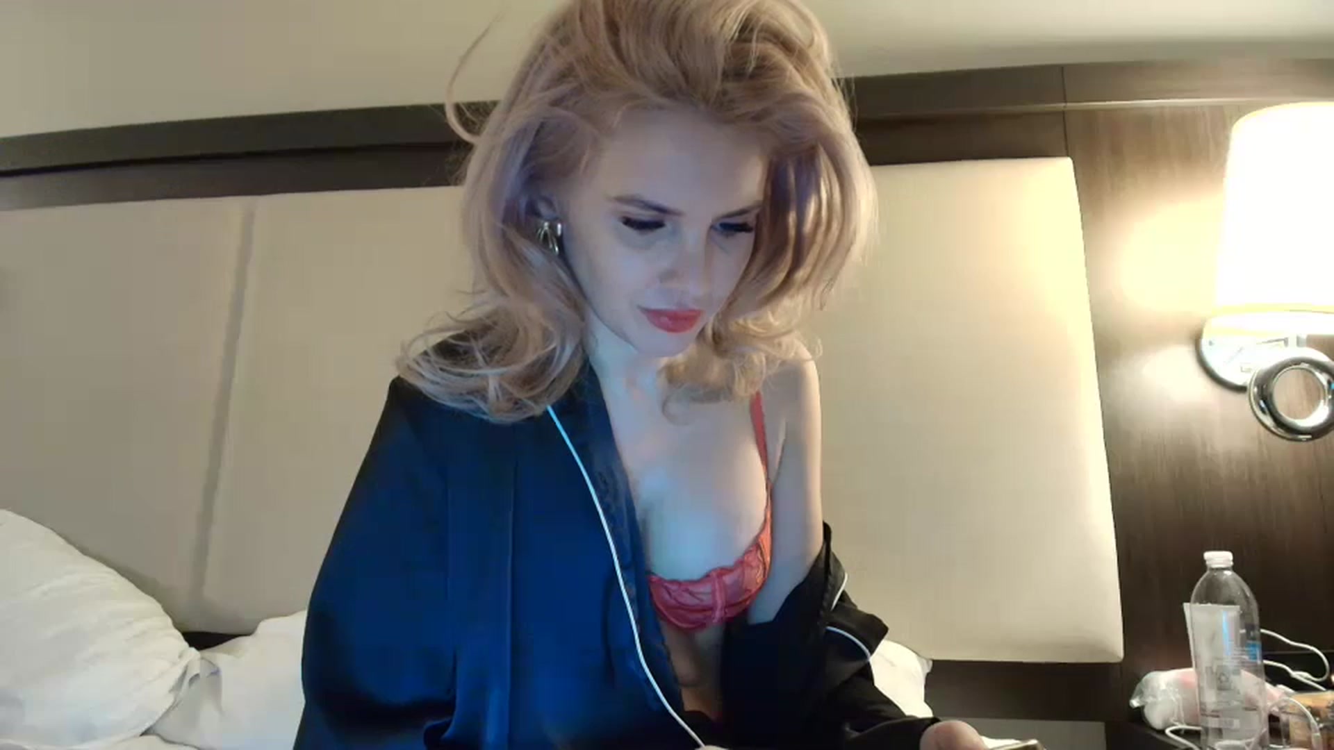 Gallery image thumbnail from Klarita_'s myfreecams stream on, 01/25/2025, 20:35 image 16 of 20