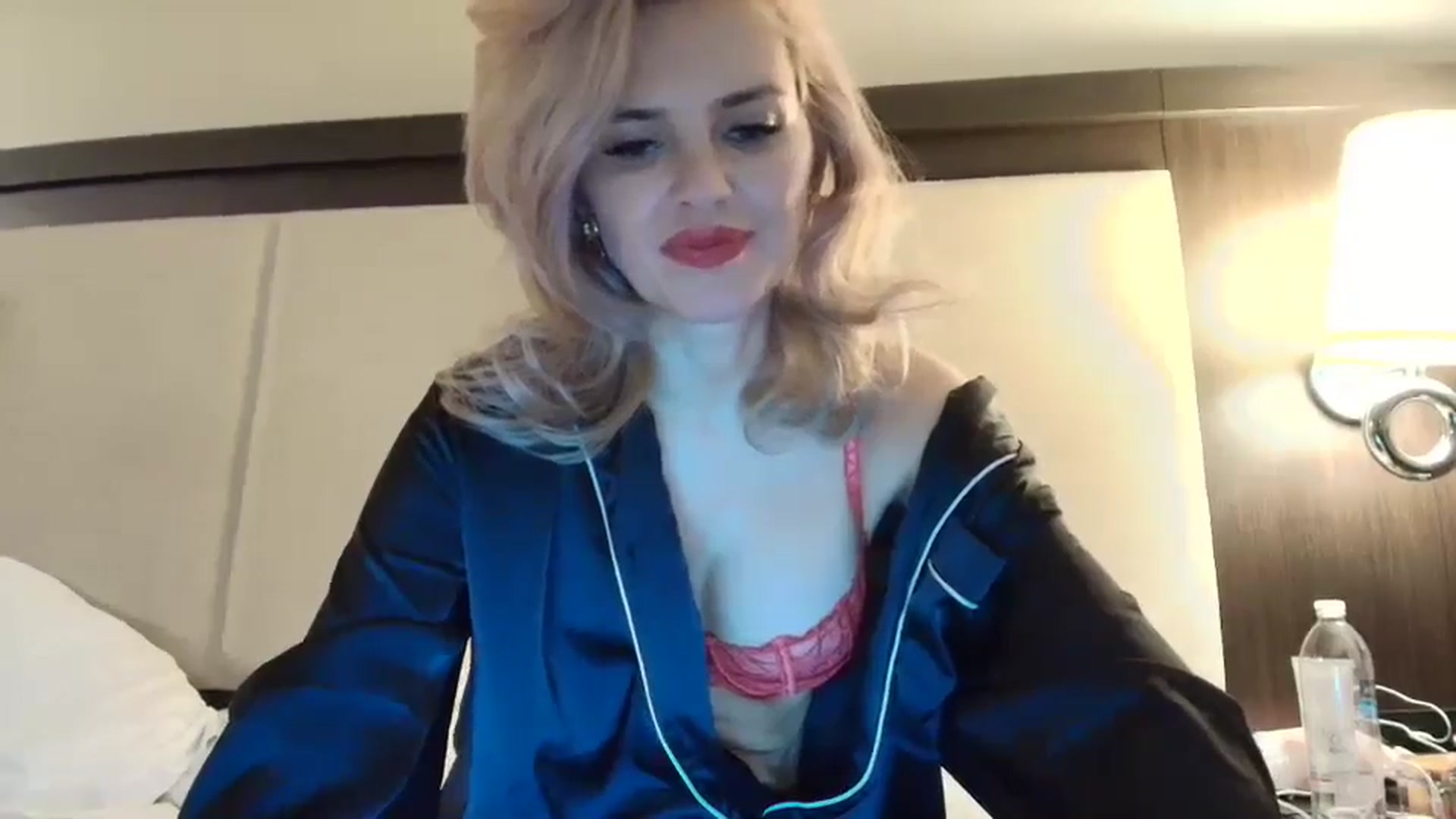 Gallery image thumbnail from Klarita_'s myfreecams stream on, 01/25/2025, 20:35 image 15 of 20