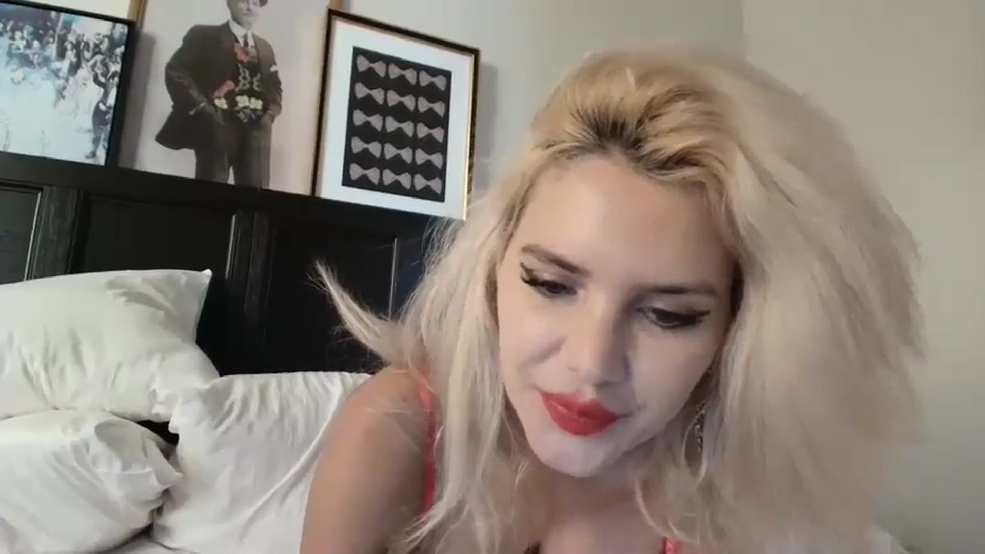 Gallery image thumbnail from Klarita_'s myfreecams stream on, 02/16/2025, 20:49 image 16 of 20
