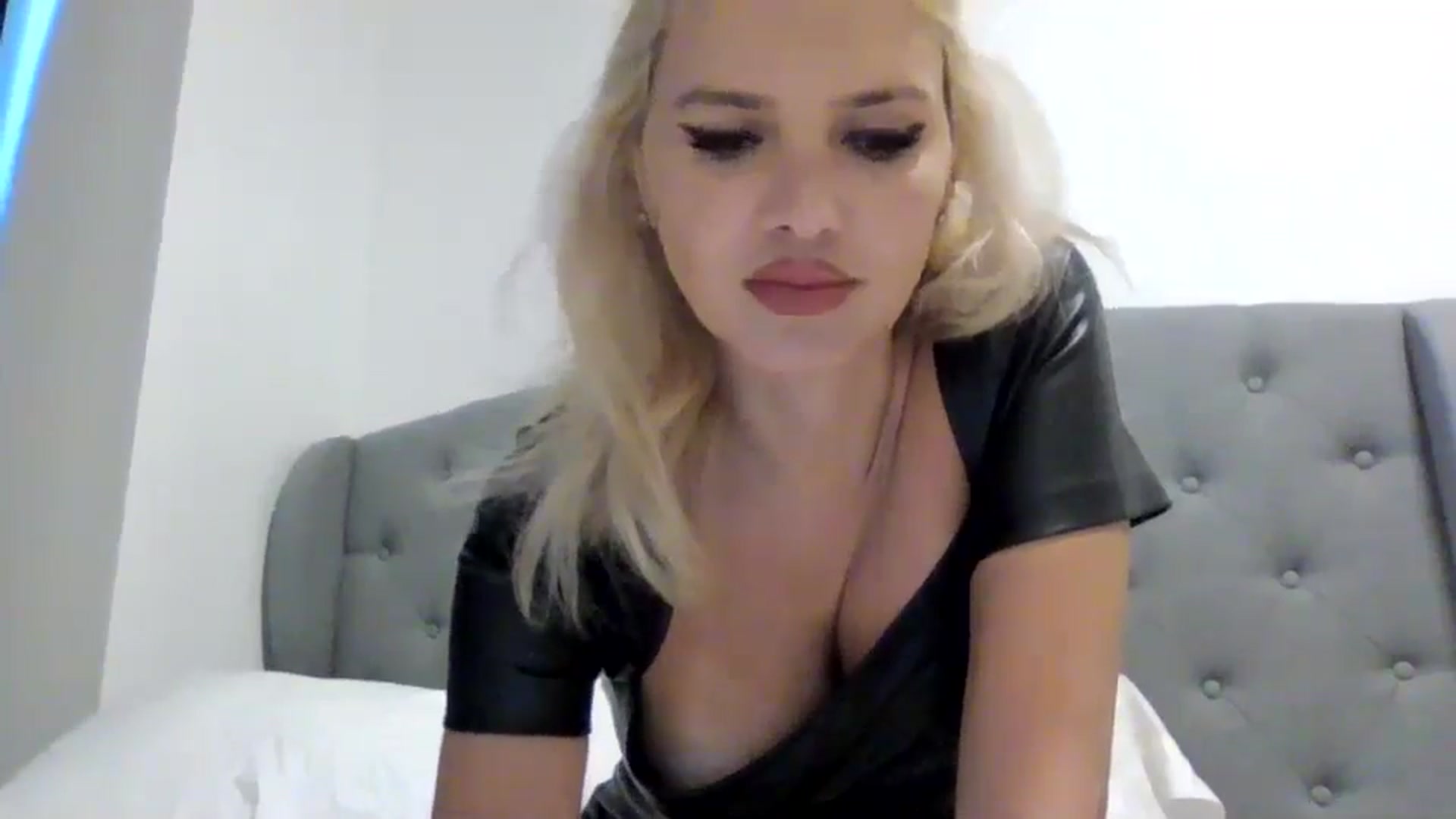 Gallery image thumbnail from Klarita_'s myfreecams stream on, 02/18/2025, 22:11 image 2 of 20