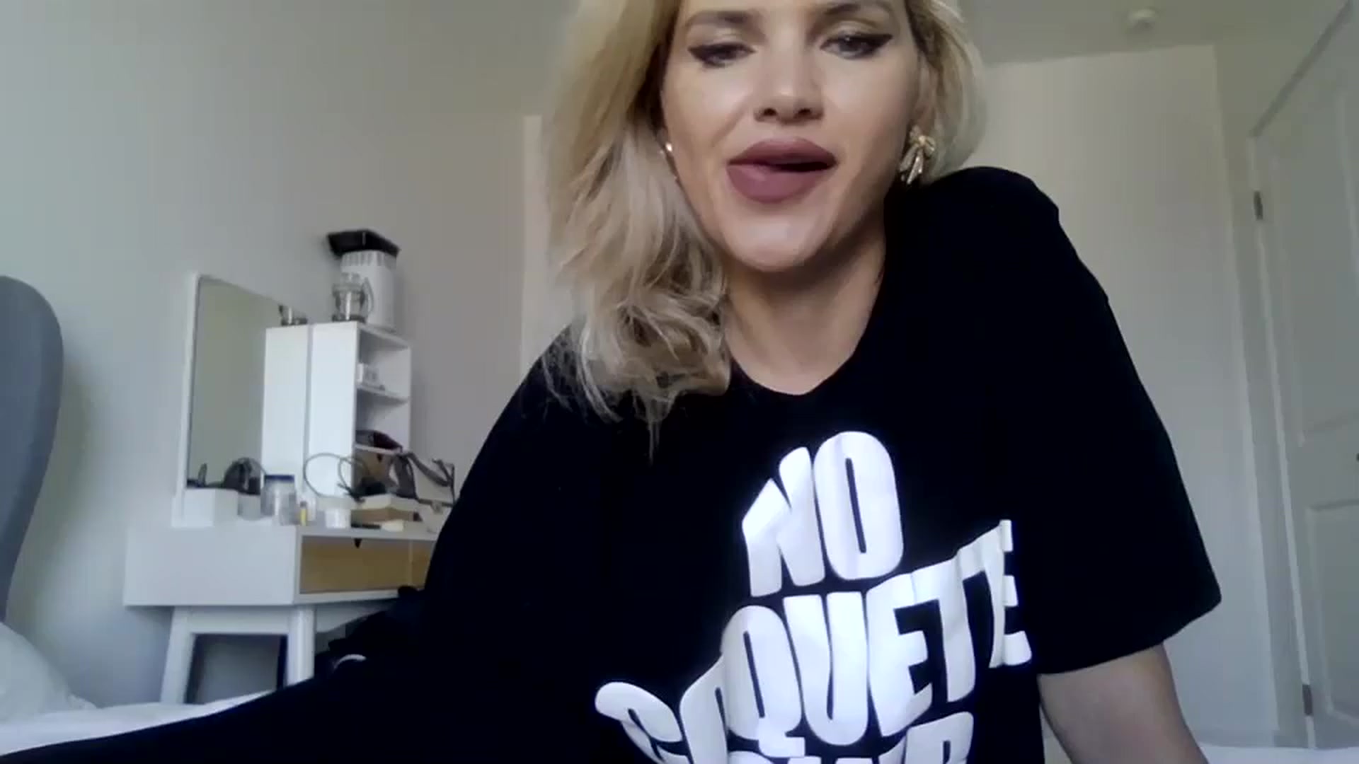 Gallery image thumbnail from Klarita_'s myfreecams stream on, 02/24/2025, 21:31 image 1 of 20