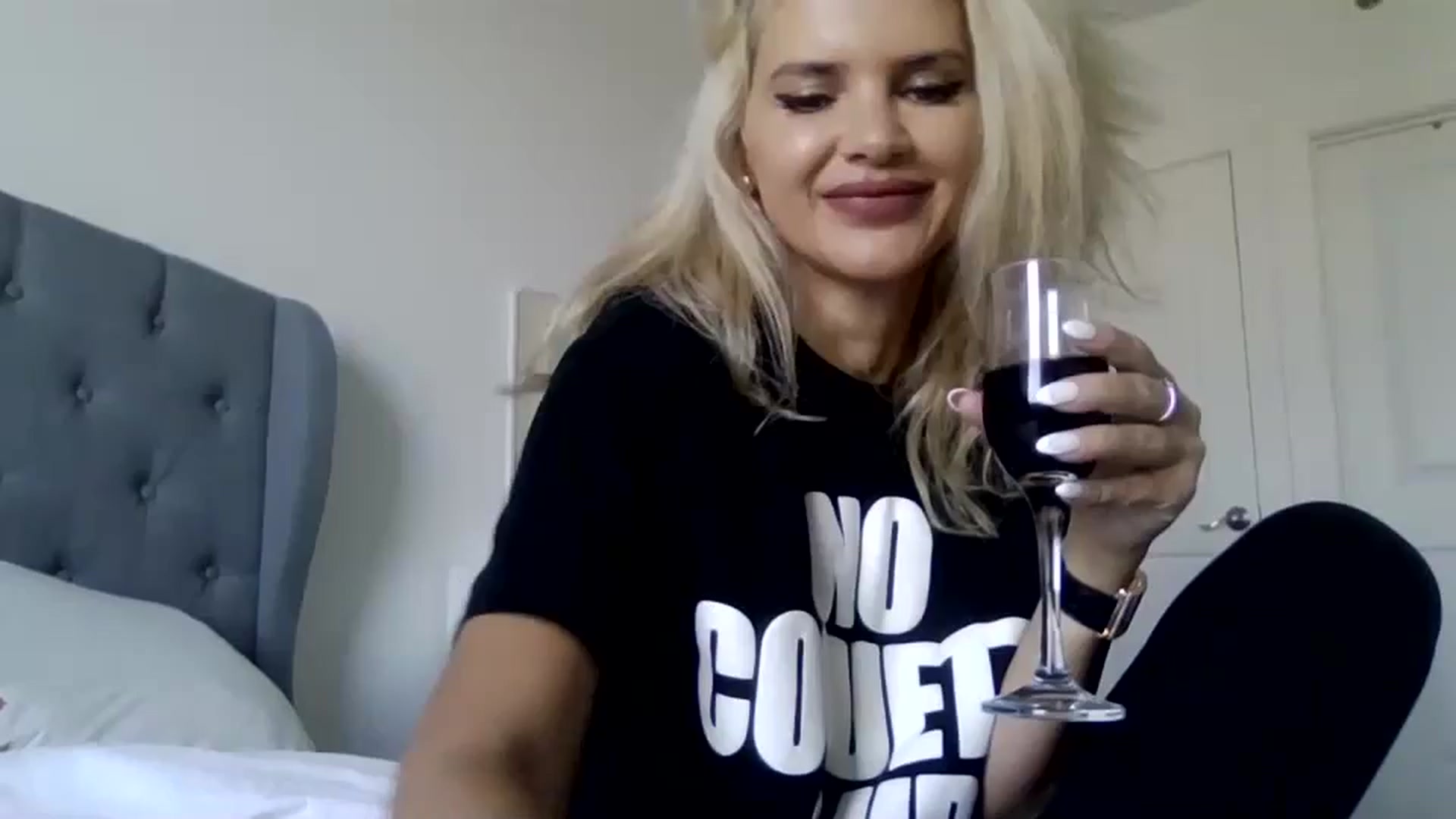 Gallery image thumbnail from Klarita_'s myfreecams stream on, 02/24/2025, 21:31 image 10 of 20