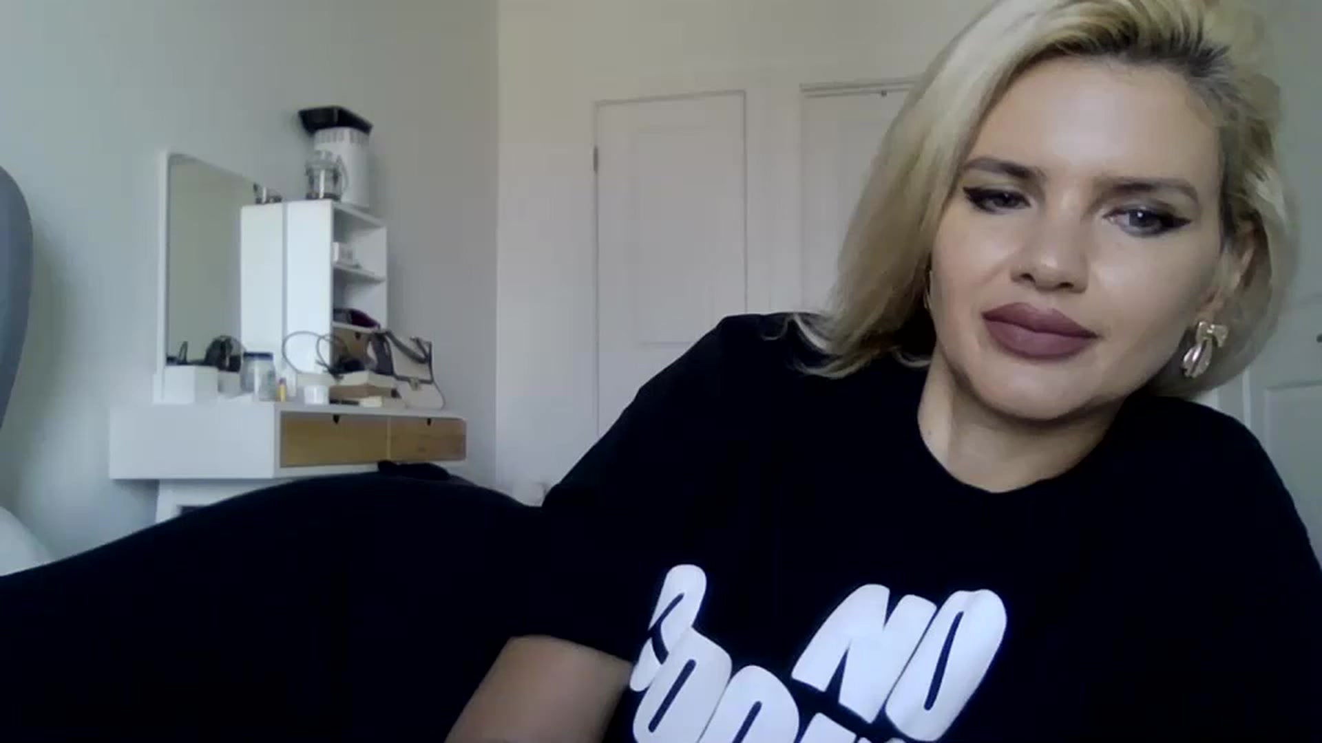 Gallery image thumbnail from Klarita_'s myfreecams stream on, 02/24/2025, 21:31 image 3 of 20