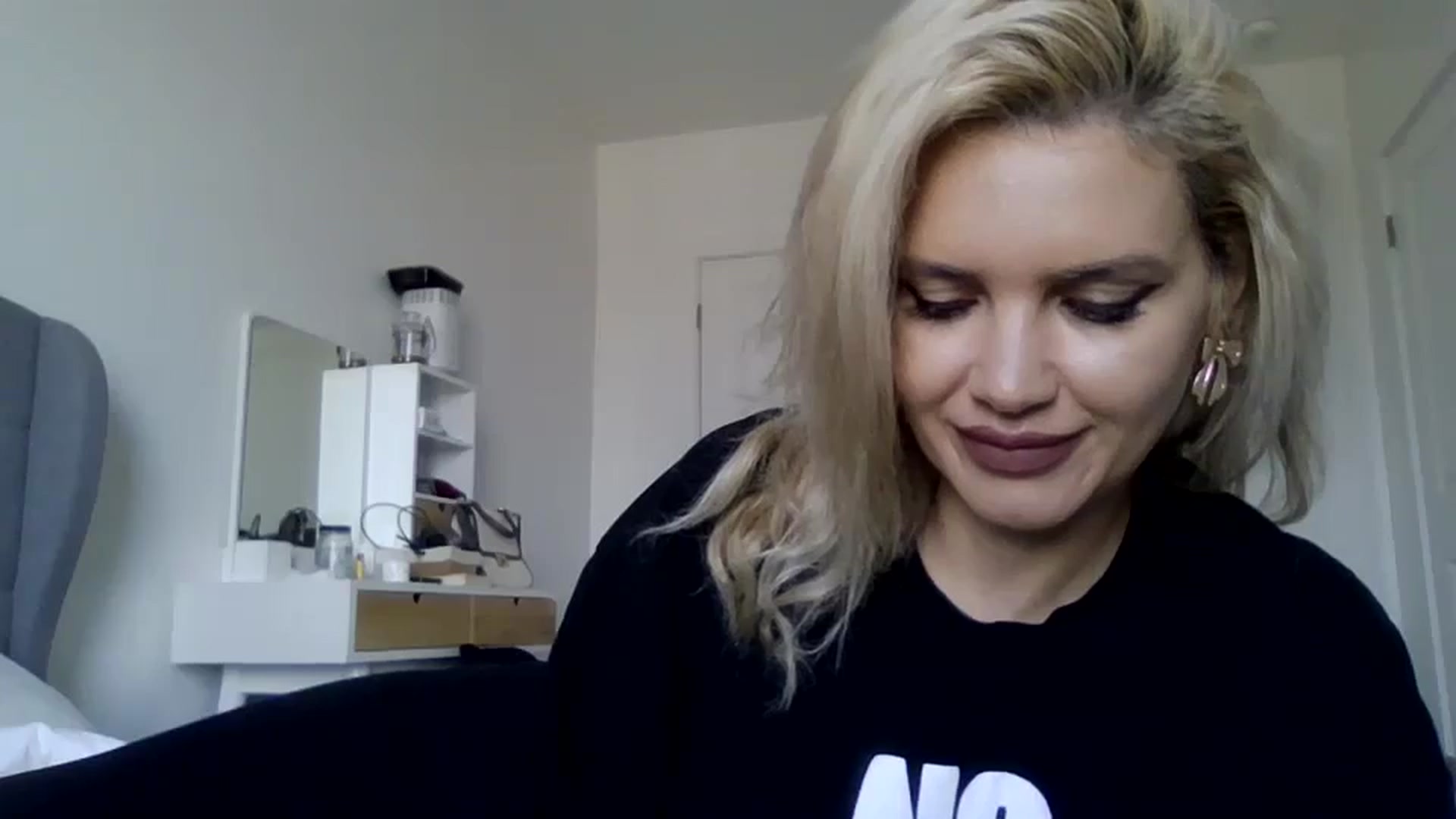 Gallery image thumbnail from Klarita_'s myfreecams stream on, 02/24/2025, 21:31 image 4 of 20