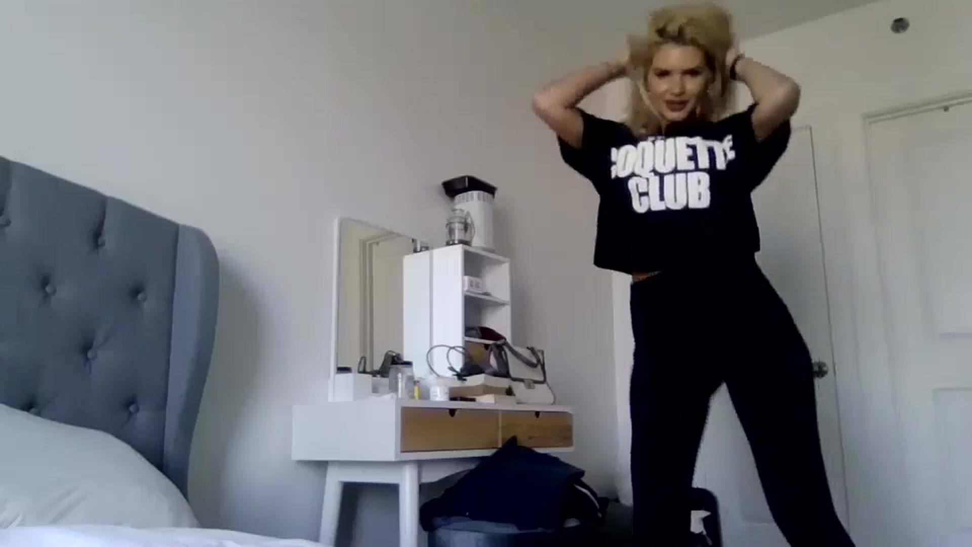 Gallery image thumbnail from Klarita_'s myfreecams stream on, 02/24/2025, 21:31 image 11 of 20