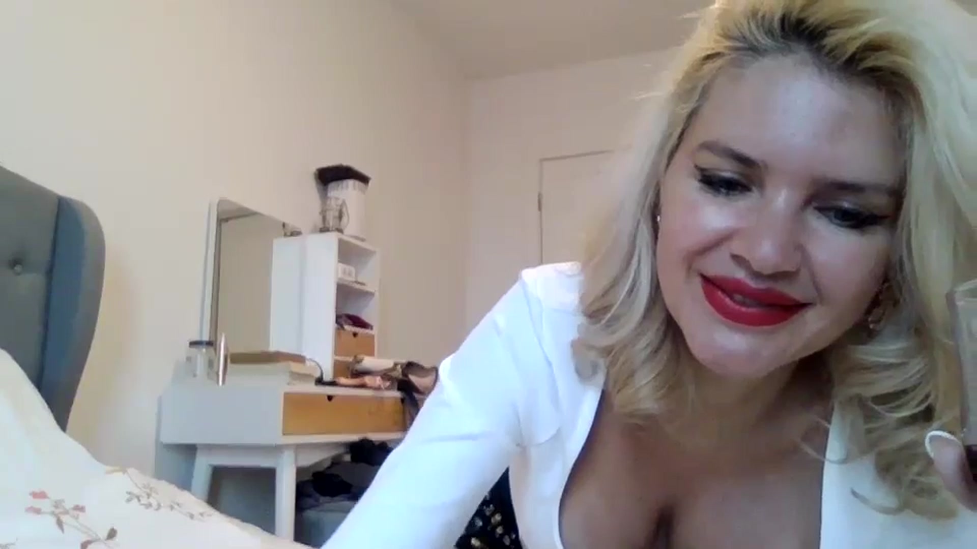Gallery image thumbnail from Klarita_'s myfreecams stream on, 02/25/2025, 22:30 image 6 of 20