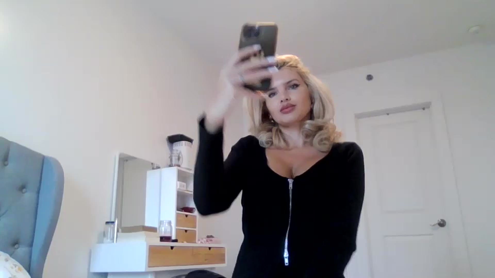 Gallery image thumbnail from Klarita_'s myfreecams stream on, 02/27/2025, 16:35 image 1 of 20