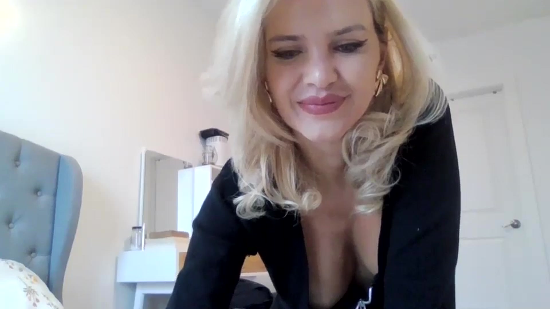 Gallery image thumbnail from Klarita_'s myfreecams stream on, 02/27/2025, 16:35 image 5 of 20