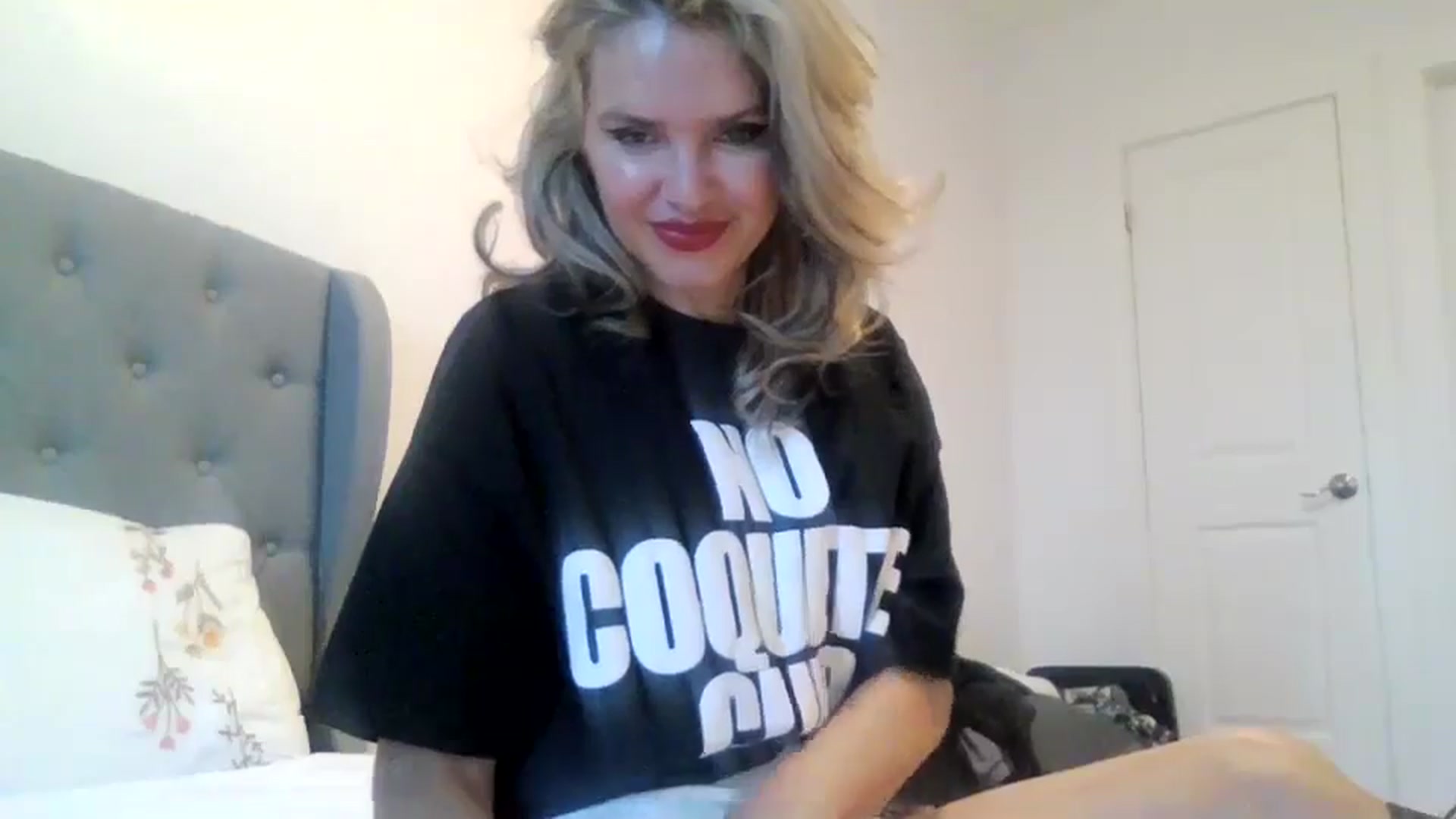 Gallery image thumbnail from Klarita_'s myfreecams stream on, 03/04/2025, 21:43 image 14 of 20