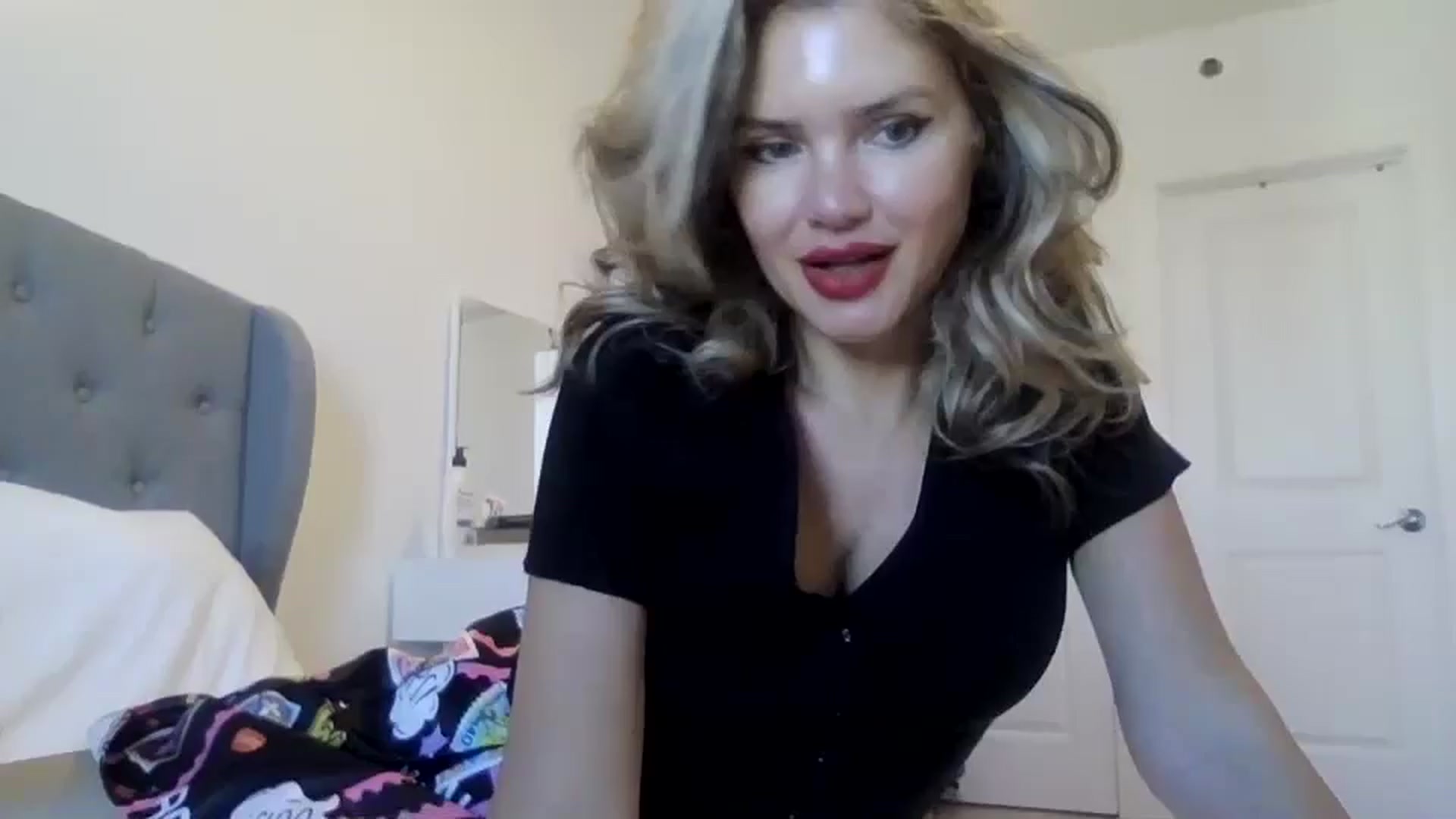 Gallery image thumbnail from Klarita_'s myfreecams stream on, 03/07/2025, 21:36 image 1 of 20