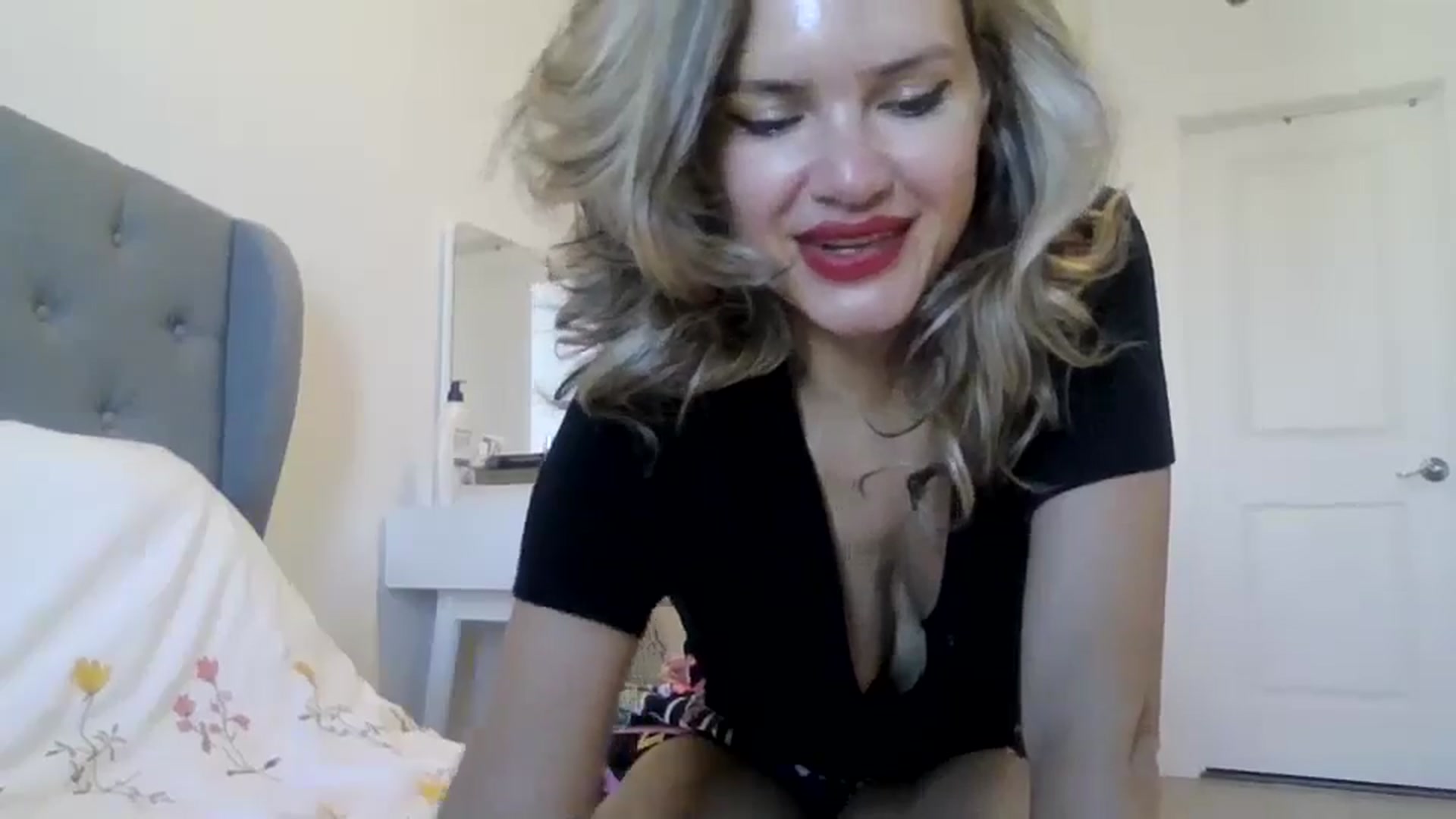 Gallery image thumbnail from Klarita_'s myfreecams stream on, 03/07/2025, 21:36 image 4 of 20