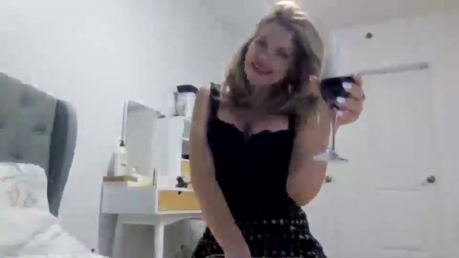 Gallery image thumbnail from Klarita_'s myfreecams stream on, 03/08/2025, 21:13 image 6 of 20