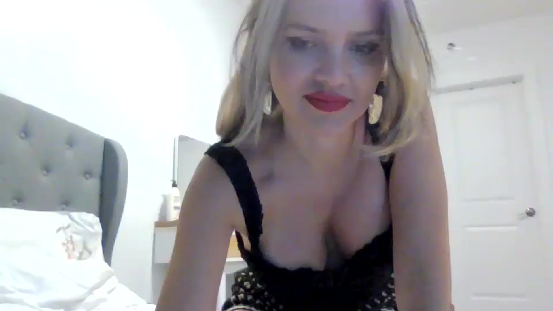 Gallery image thumbnail from Klarita_'s myfreecams stream on, 03/08/2025, 21:13 image 1 of 20