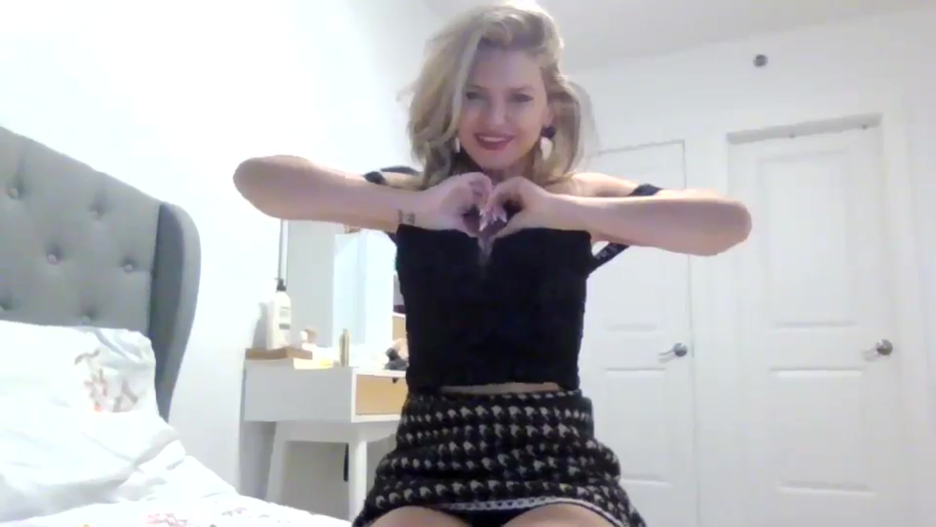 Gallery image thumbnail from Klarita_'s myfreecams stream on, 03/08/2025, 21:13 image 5 of 20