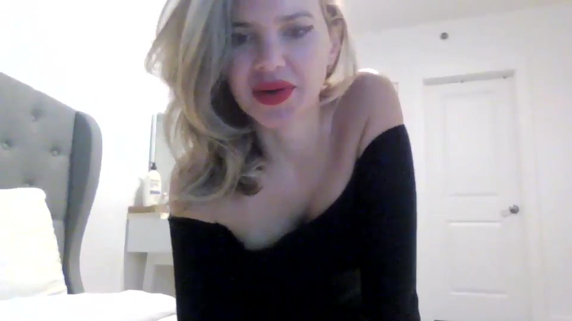 Gallery image thumbnail from Klarita_'s myfreecams stream on, 03/09/2025, 19:59 image 2 of 20