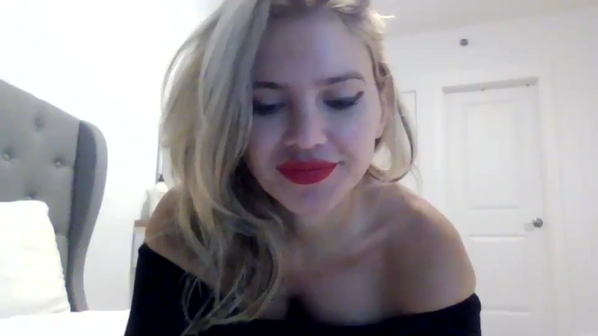 Gallery image thumbnail from Klarita_'s myfreecams stream on, 03/09/2025, 19:59 image 1 of 20