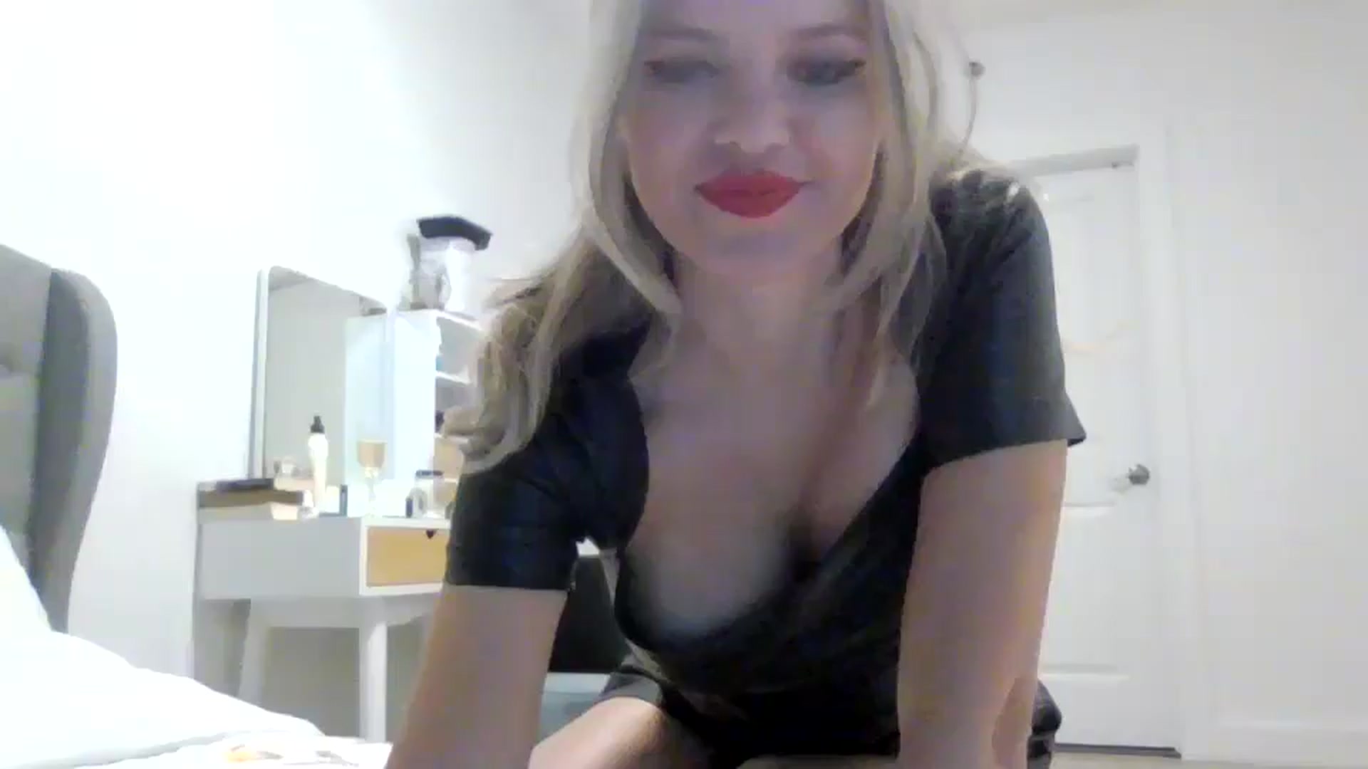 Gallery image thumbnail from Klarita_'s myfreecams stream on, 03/14/2025, 21:25 image 1 of 20