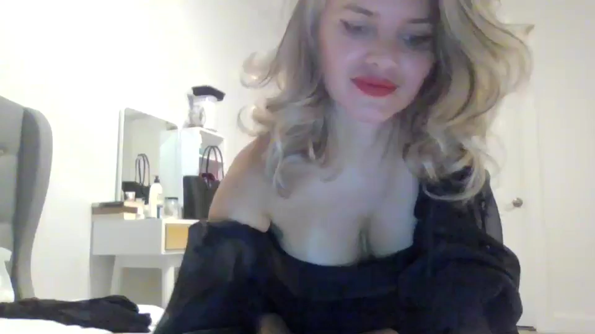 Gallery image thumbnail from Klarita_'s myfreecams stream on, 03/15/2025, 22:00 image 4 of 20
