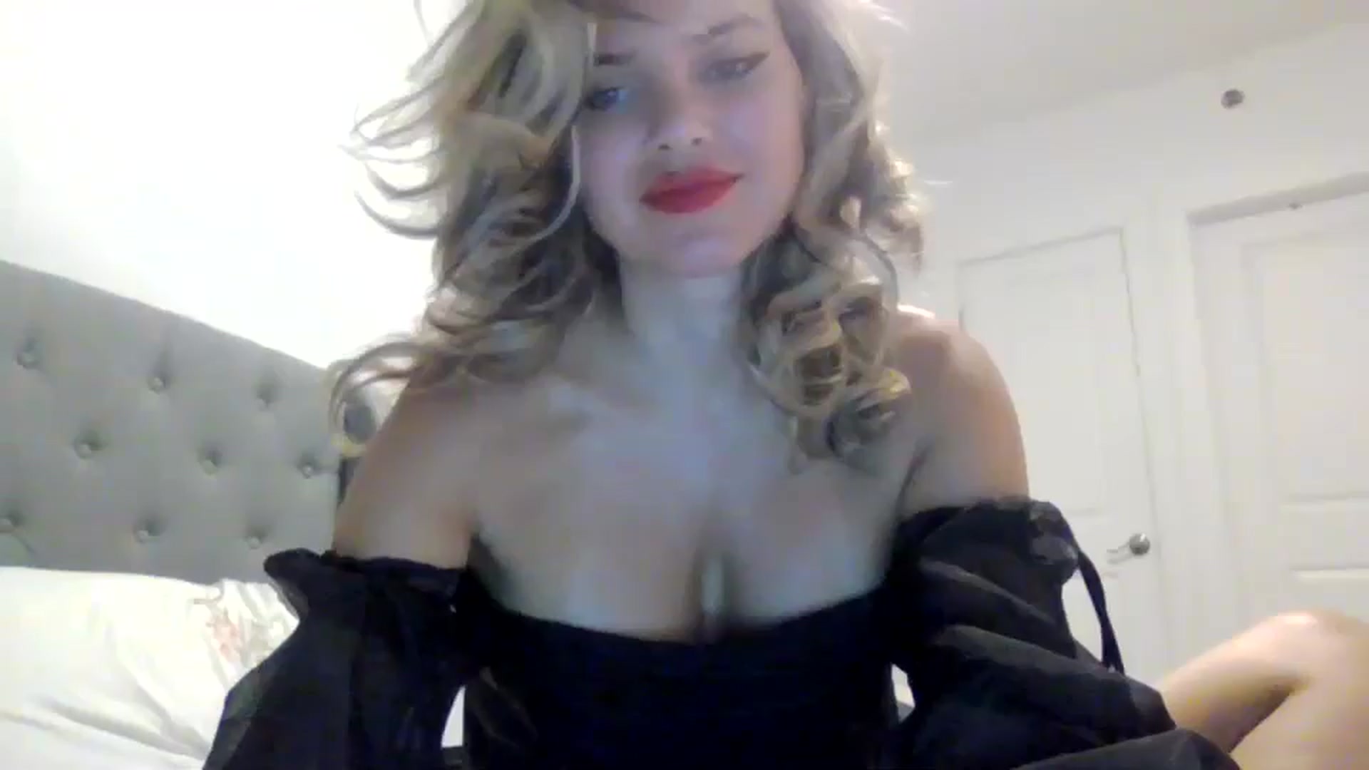 Gallery image thumbnail from Klarita_'s myfreecams stream on, 03/15/2025, 22:00 image 1 of 20