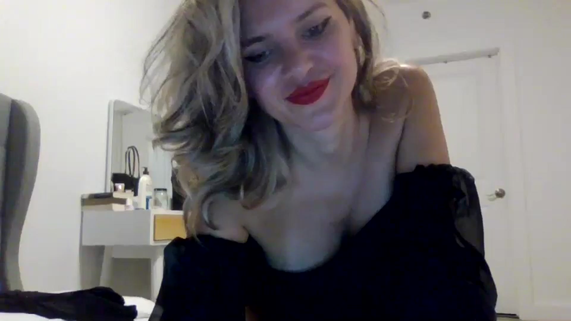 Gallery image thumbnail from Klarita_'s myfreecams stream on, 03/15/2025, 22:00 image 5 of 20