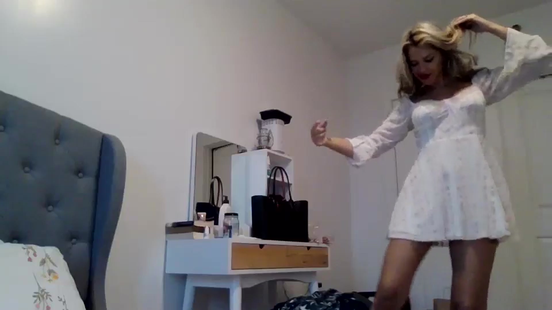 Gallery image thumbnail from Klarita_'s myfreecams stream on, 03/17/2025, 22:07 image 10 of 20