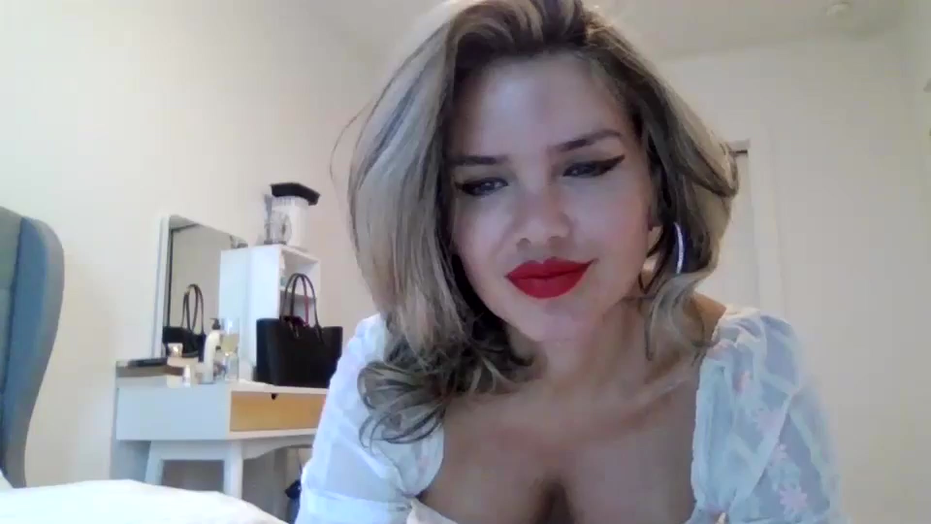 Gallery image thumbnail from Klarita_'s myfreecams stream on, 03/17/2025, 22:07 image 1 of 20