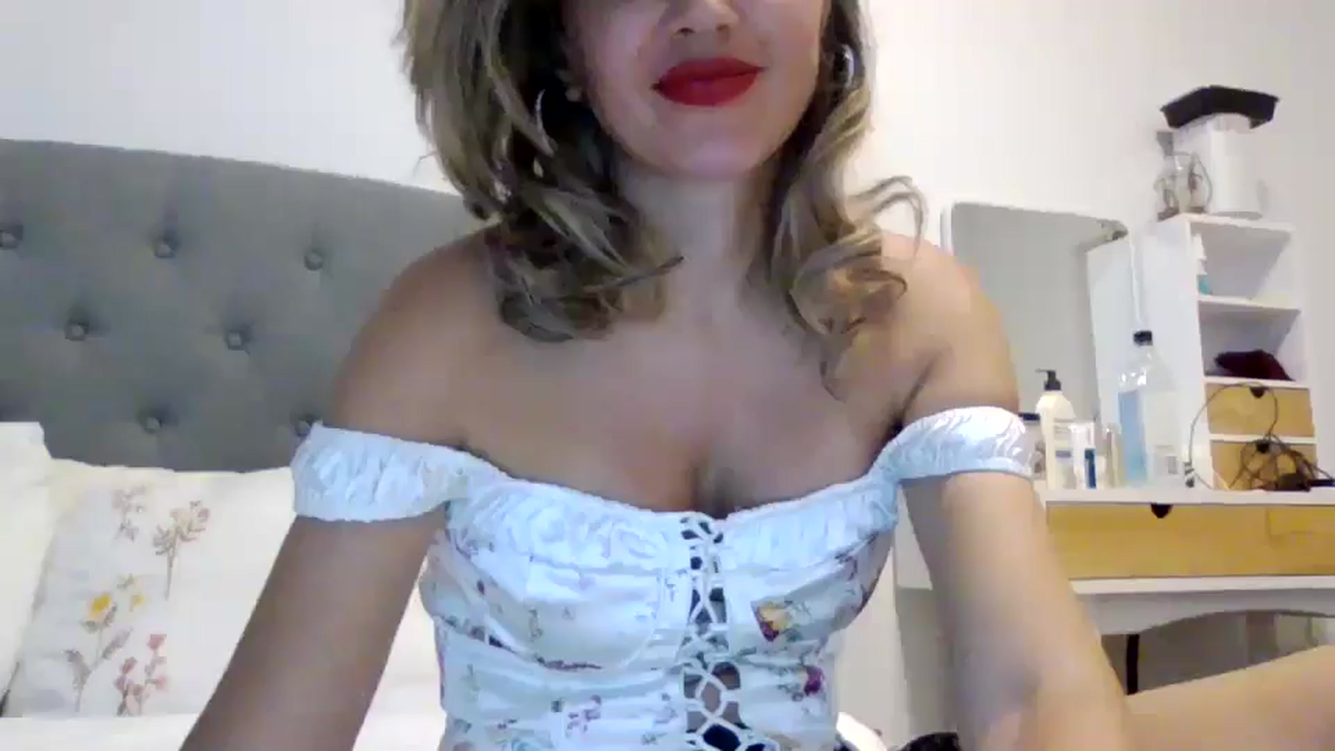 Gallery image thumbnail from Klarita_'s myfreecams stream on, 03/18/2025, 21:08 image 20 of 20