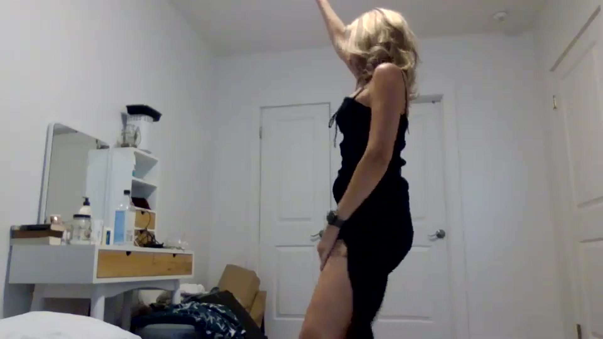 Gallery image thumbnail from Klarita_'s myfreecams stream on, 03/18/2025, 21:08 image 9 of 20