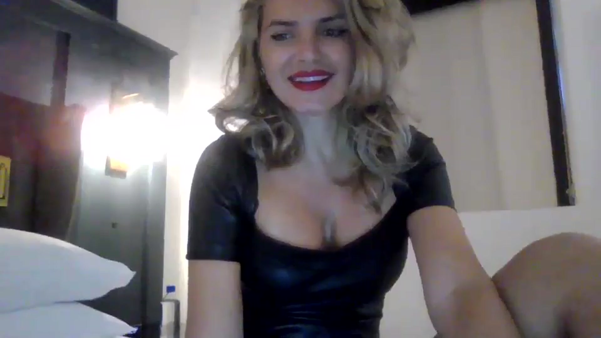 Gallery image thumbnail from Klarita_'s myfreecams stream on, 03/21/2025, 20:55 image 8 of 20