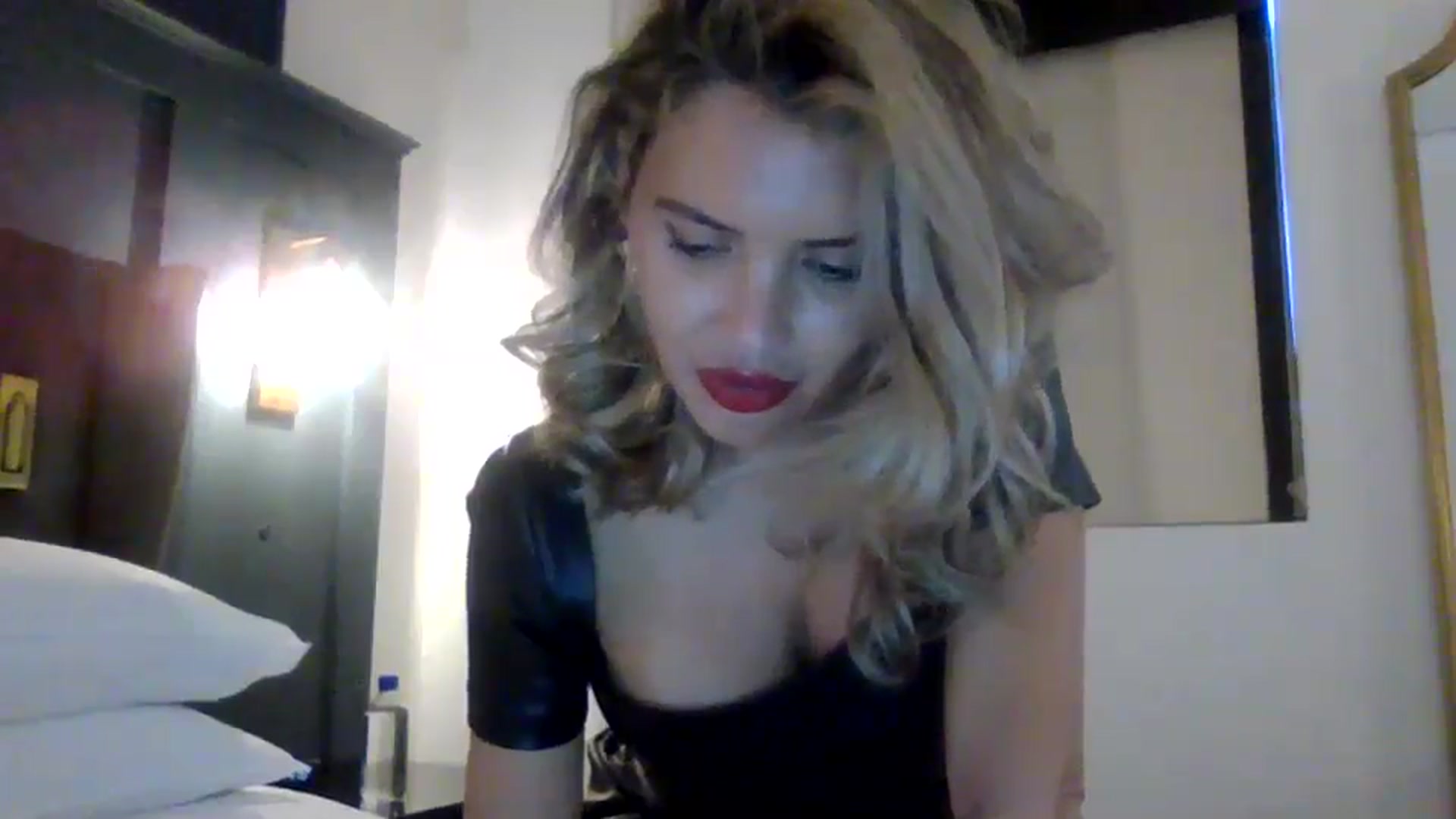 Gallery image thumbnail from Klarita_'s myfreecams stream on, 03/21/2025, 20:55 image 6 of 20